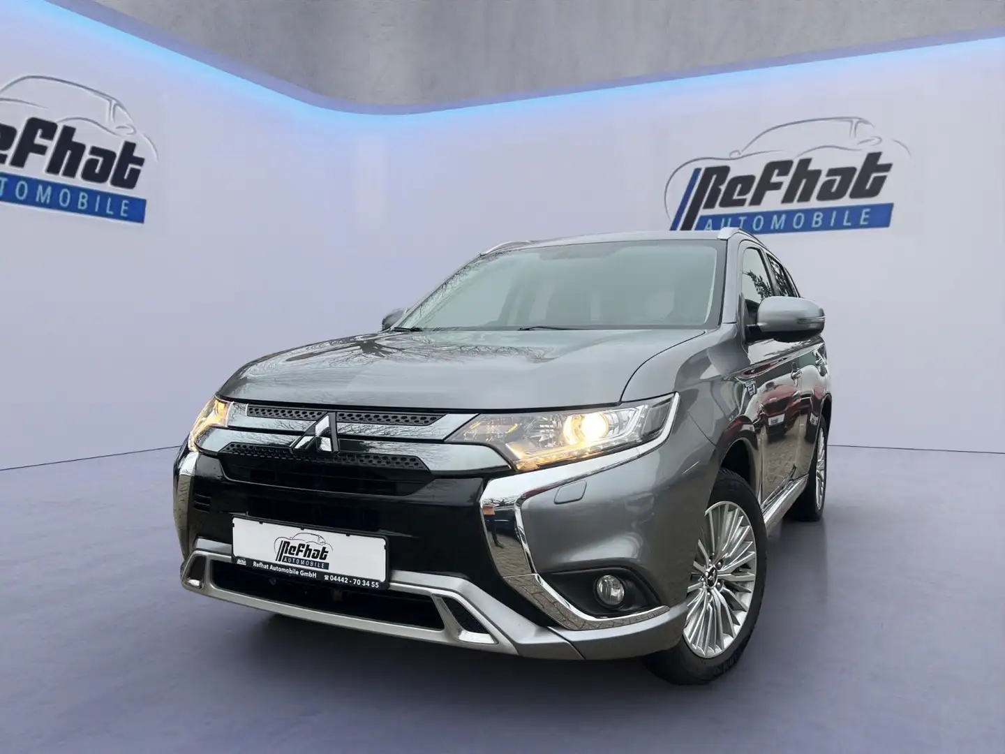 Mitsubishi Outlander PHEV Basis 4WD*MEDIA*MFKL*AHK* Grau - 1