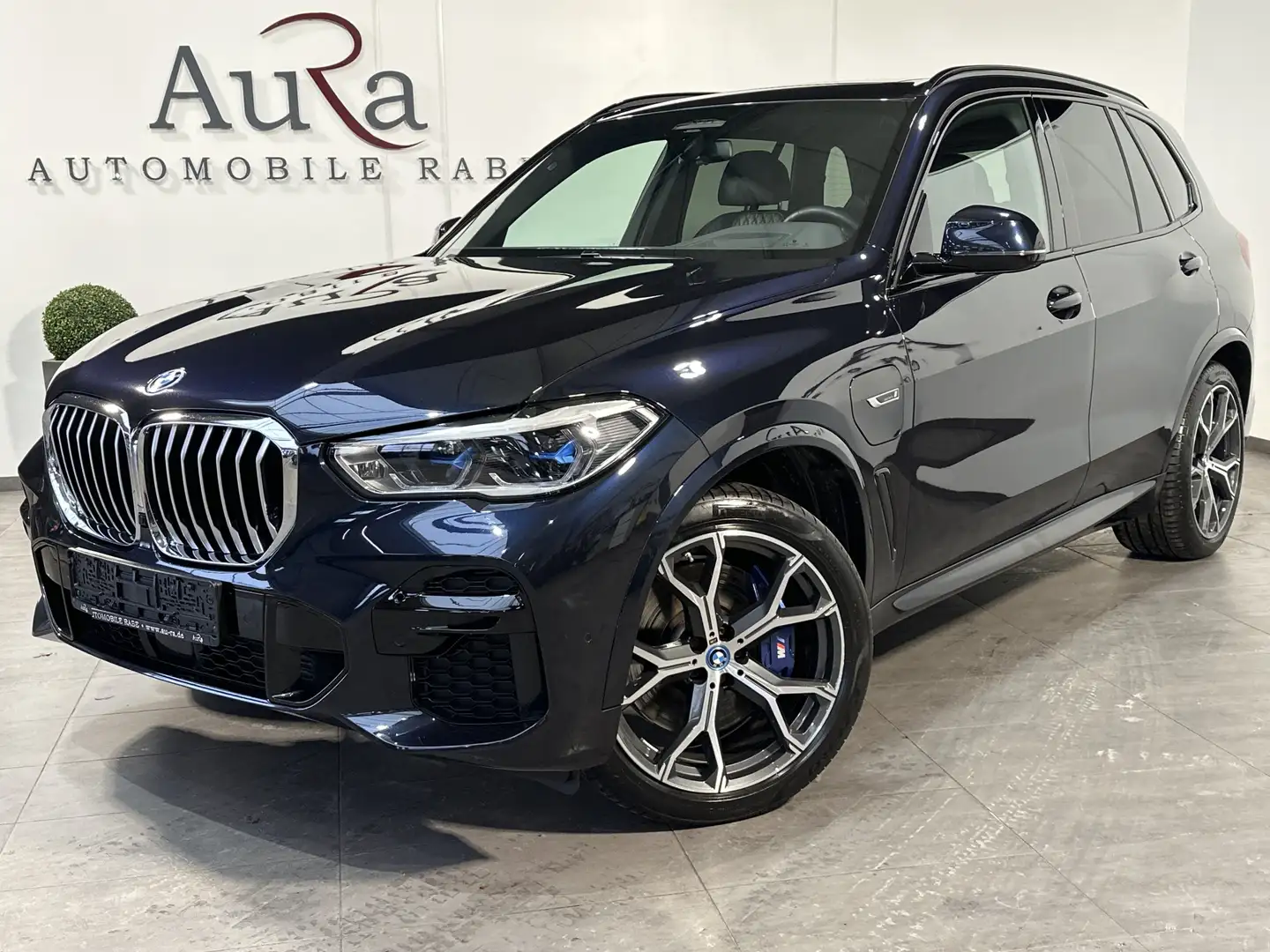 BMW X5 xDrive45e M-Sport NAV+LASER+AHK+PANO+HUD+21ZO Schwarz - 2
