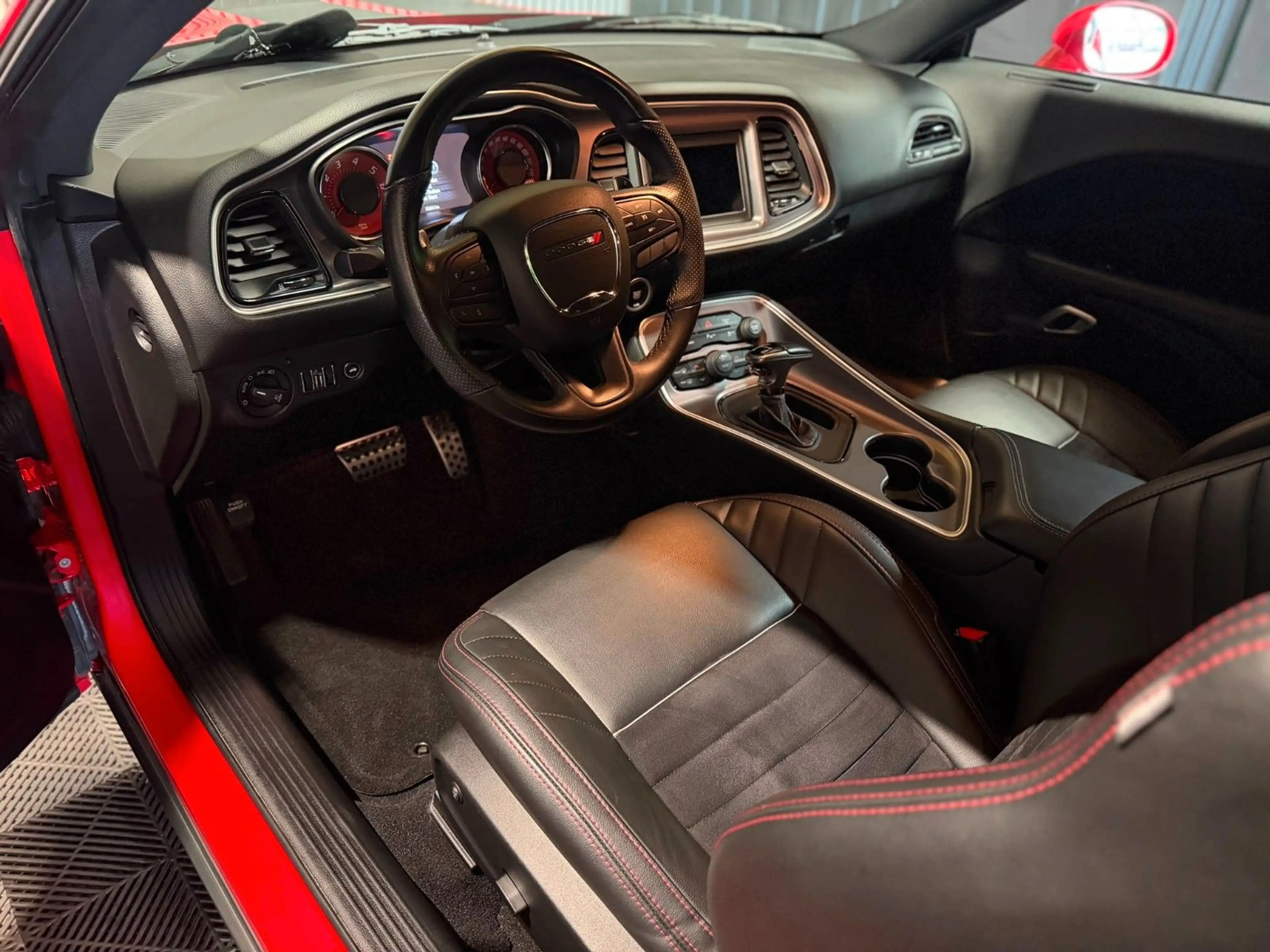 Dodge Challenger R/T V8 5,7L — photo 5