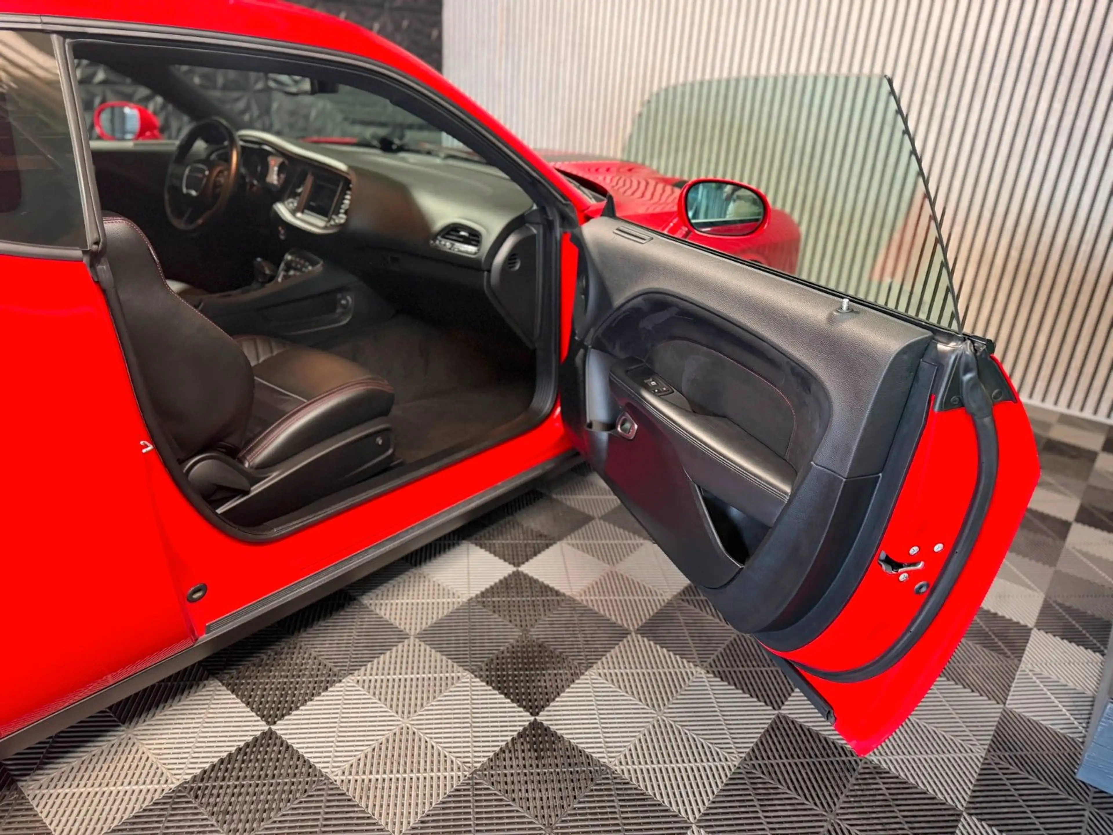 Dodge Challenger R/T V8 5,7L — photo 10
