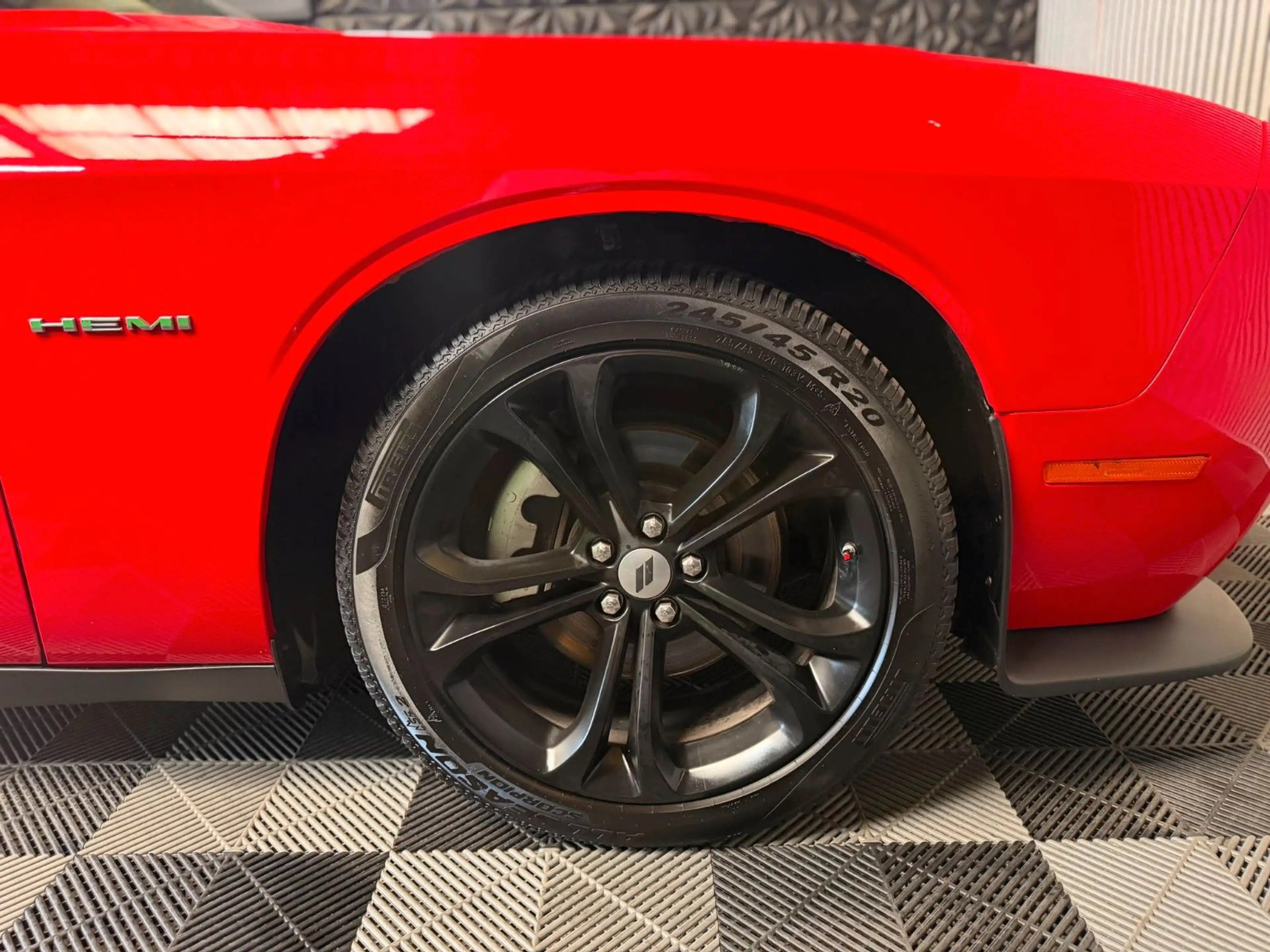 Dodge Challenger R/T V8 5,7L — photo 13