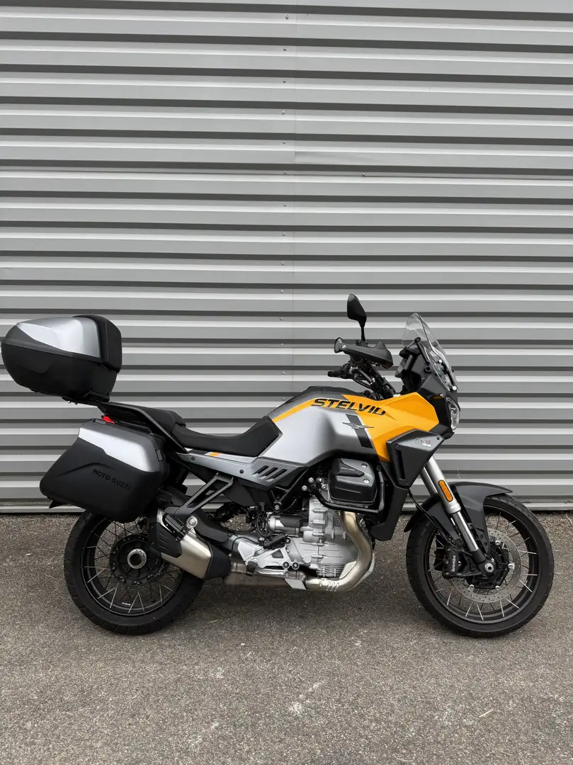 Moto Guzzi Stelvio - 2