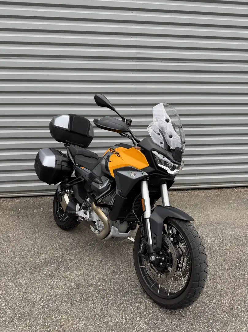 Moto Guzzi Stelvio - 1