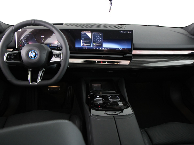 BMW 550 5 serie Touring 550e xDrive — photo 13