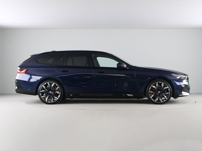 BMW 550 5 serie Touring 550e xDrive — photo 8