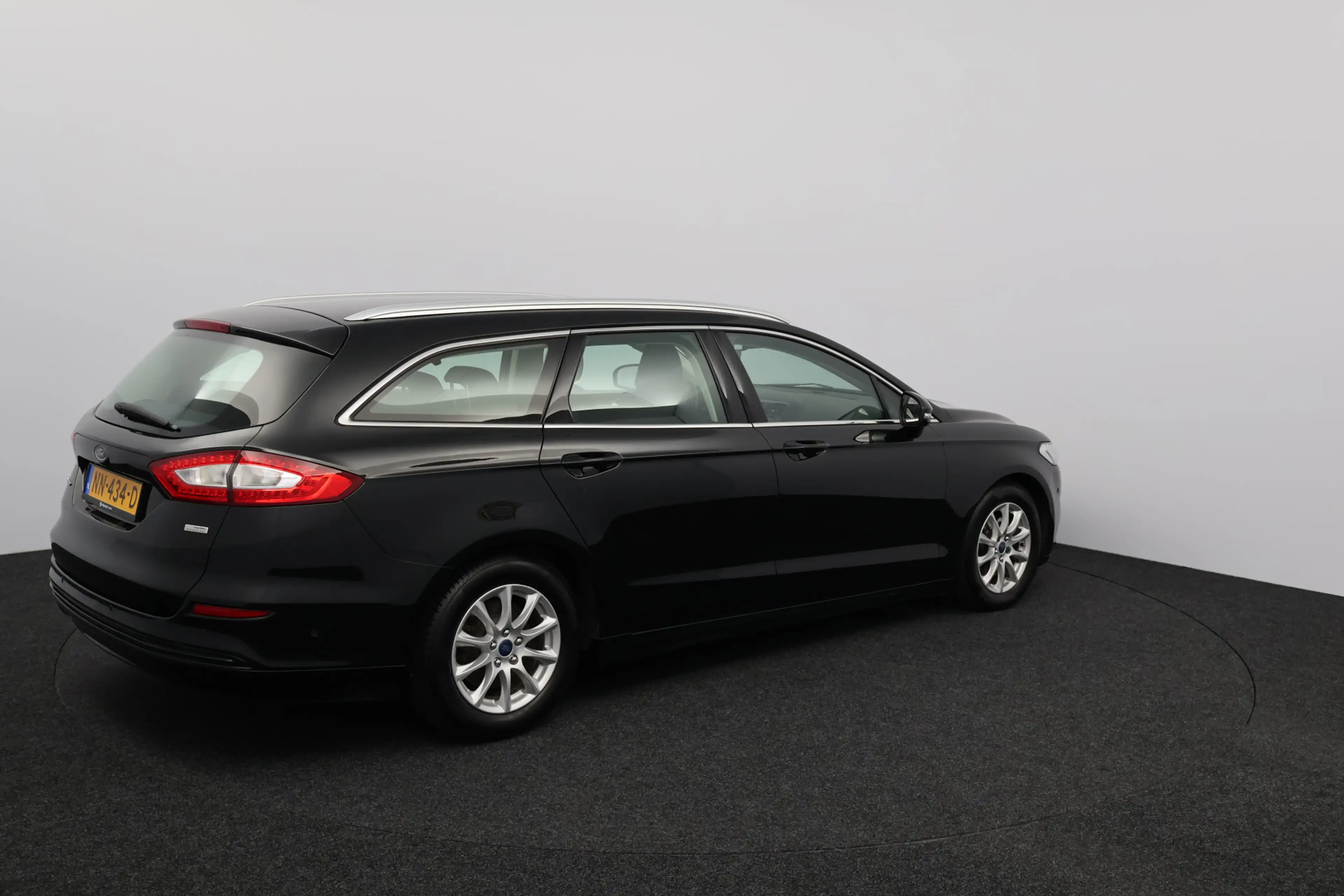 Ford Mondeo Wagon 1.5 TDCi Titanium/ LED Koplampen/ Voorruitve — photo 12