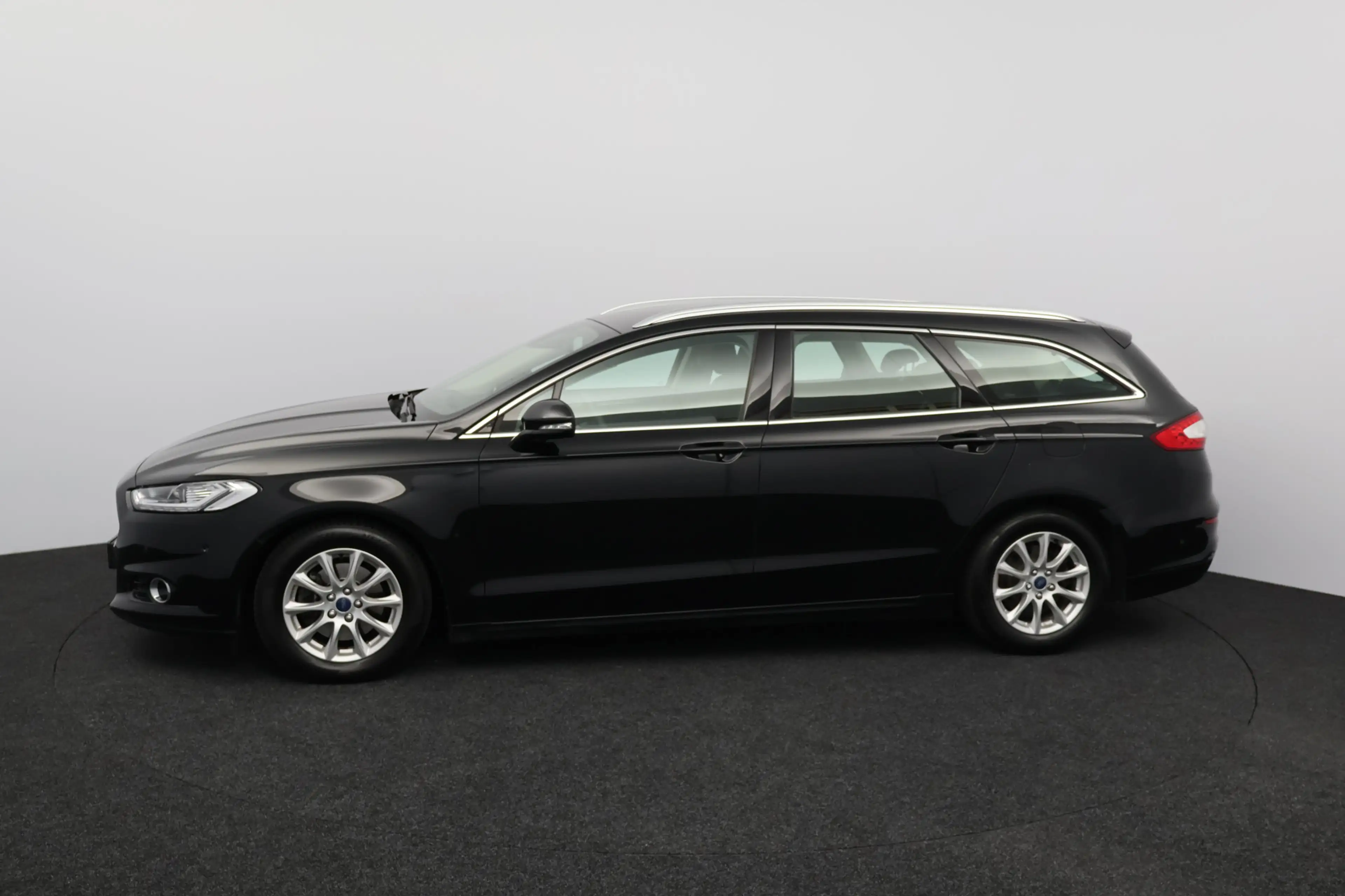 Ford Mondeo Wagon 1.5 TDCi Titanium/ LED Koplampen/ Voorruitve — photo 4