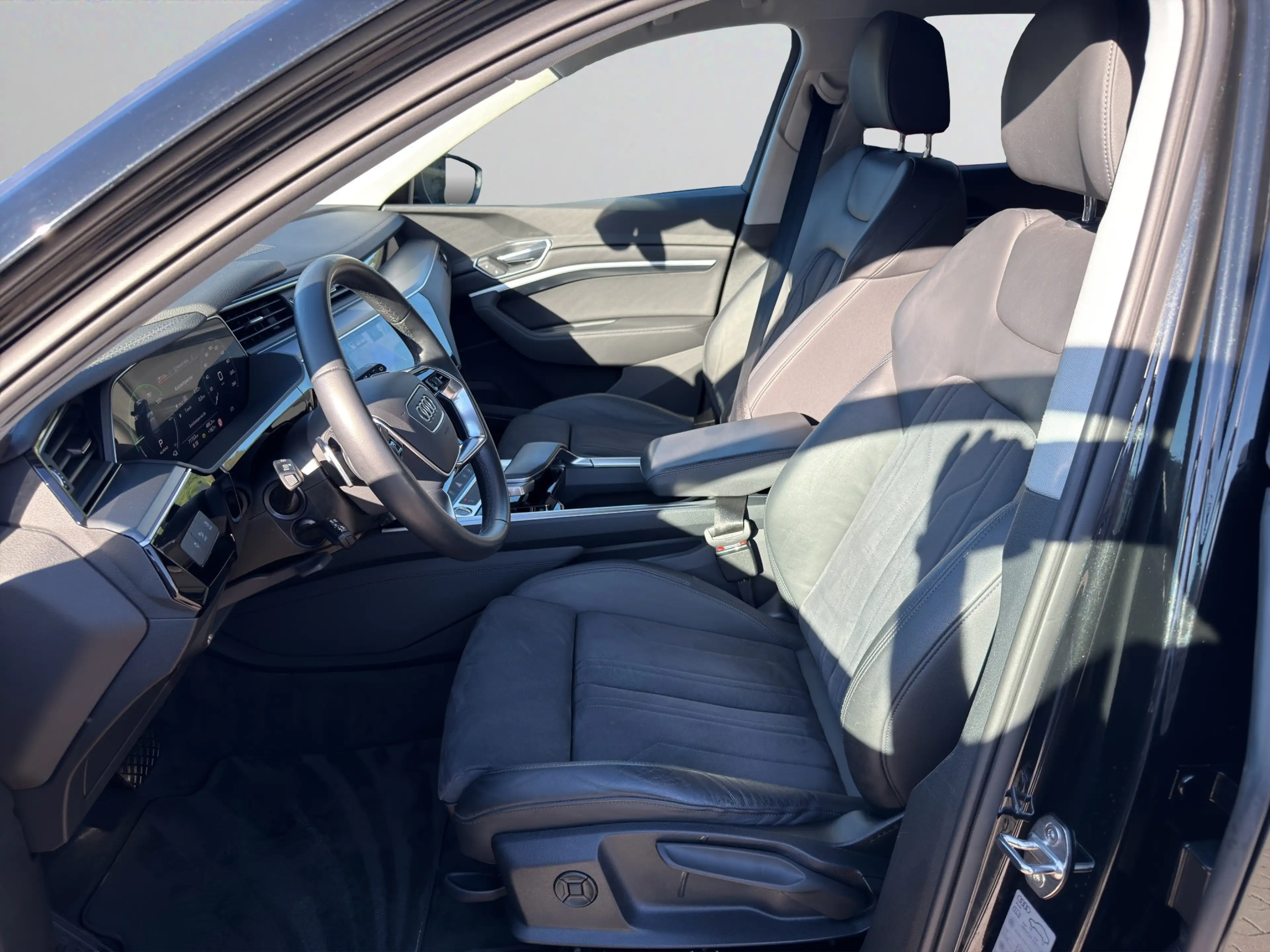 Audi e-tron 55 advanced HUD RFK GRA 4xSHZ Navi APP — photo 10