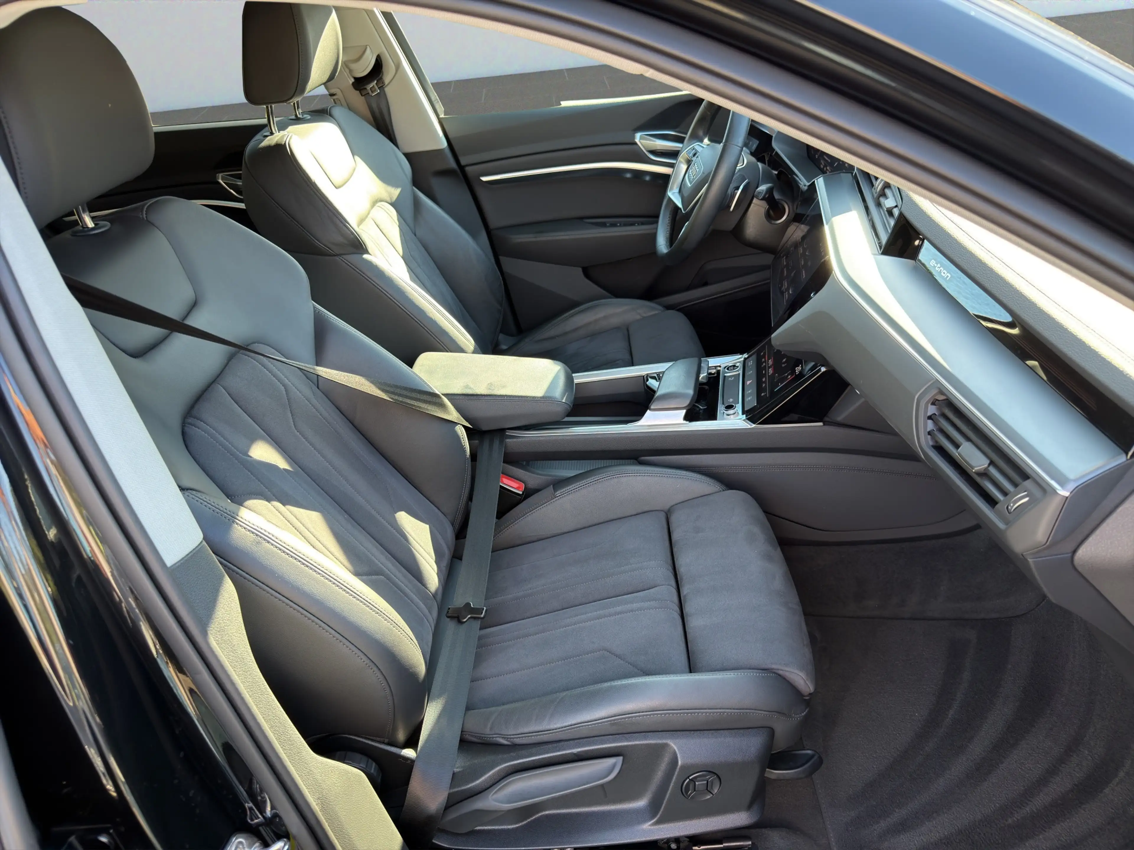 Audi e-tron 55 advanced HUD RFK GRA 4xSHZ Navi APP — photo 11