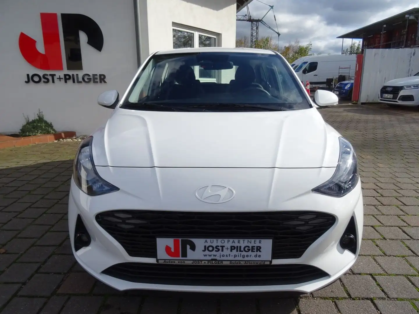 Hyundai i10 Spring Carplay DAB Temp Blanc - 1
