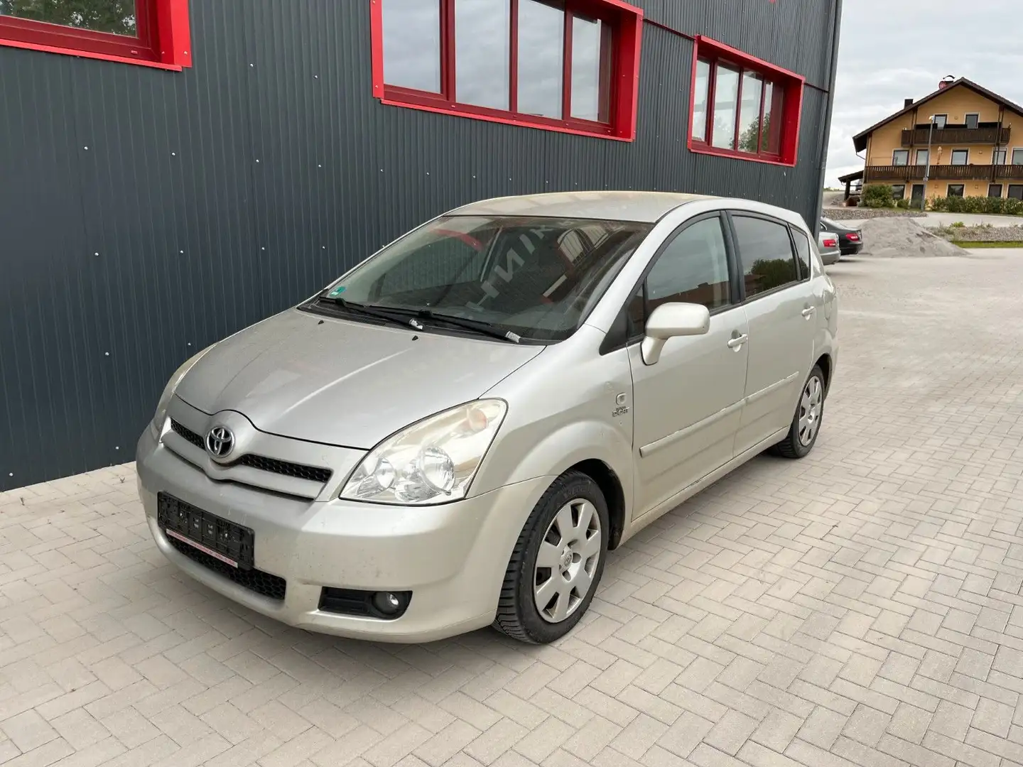 Toyota Corolla Verso 2.2 D-CAT Sol *7 Sitze* Срібний - 1