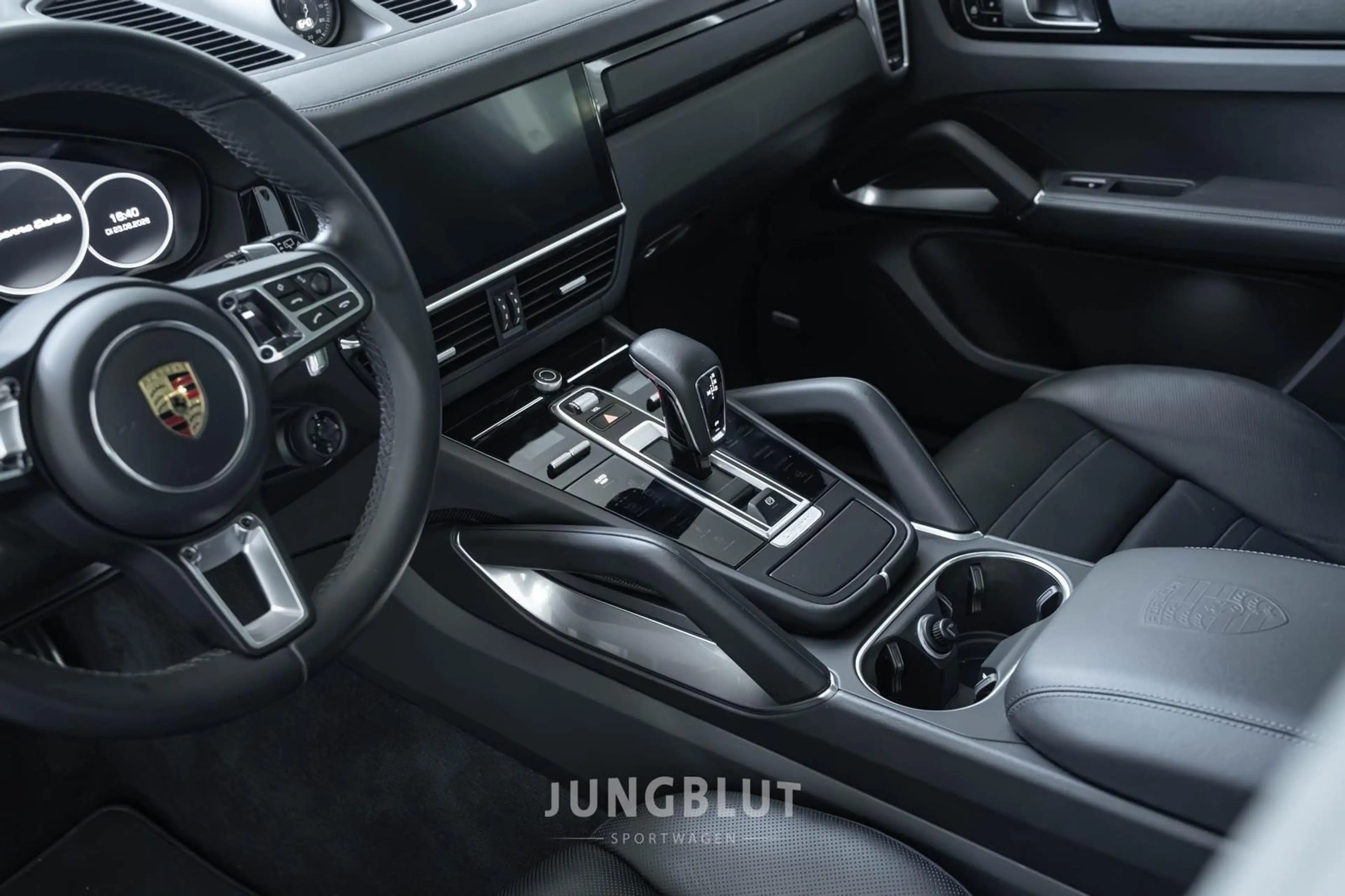 Porsche Cayenne Turbo PANO + APPROVED 04/28 + STANDHEIZUNG +AHK + — photo 6