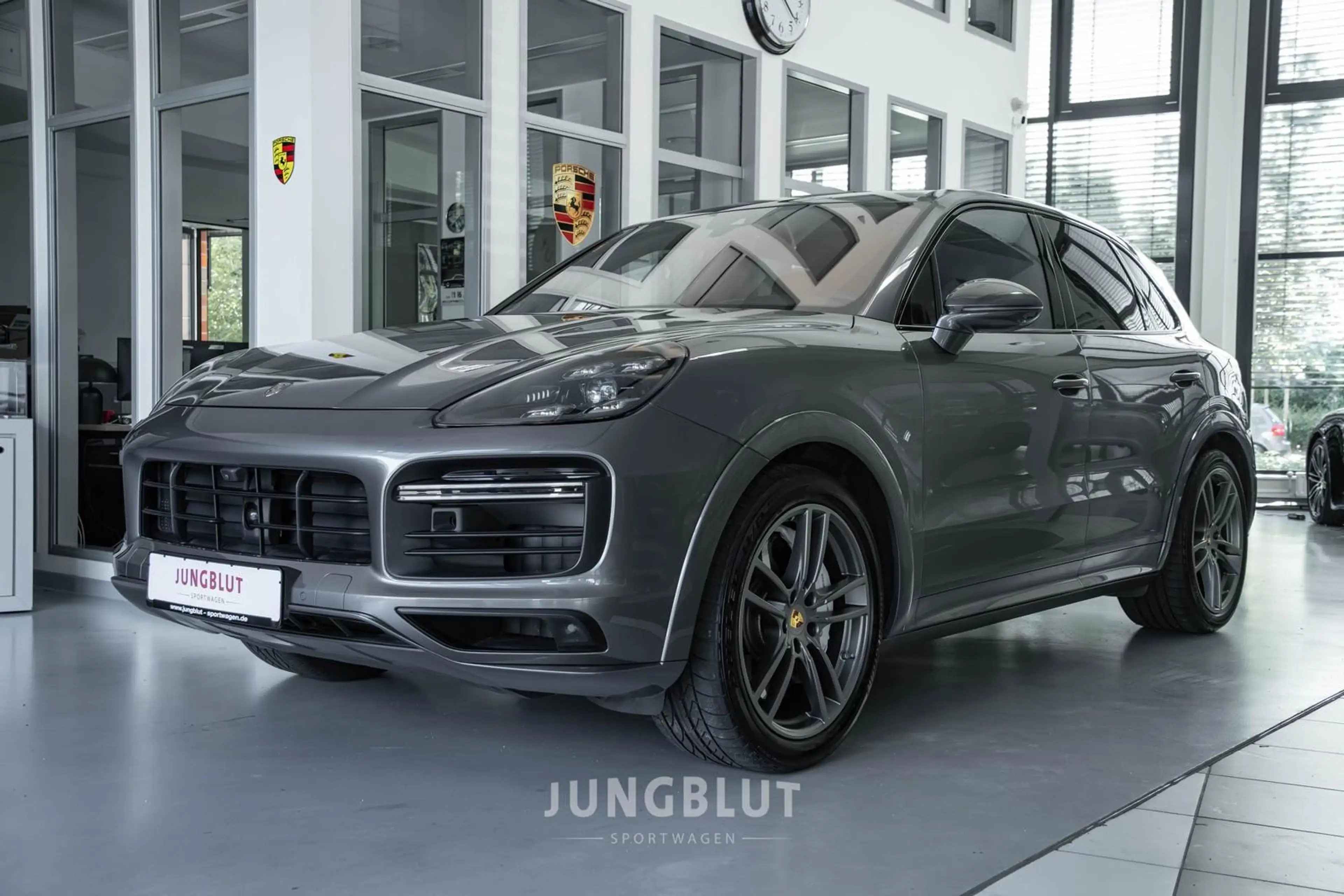 Porsche Cayenne Turbo PANO + APPROVED 04/28 + STANDHEIZUNG +AHK + — photo 15