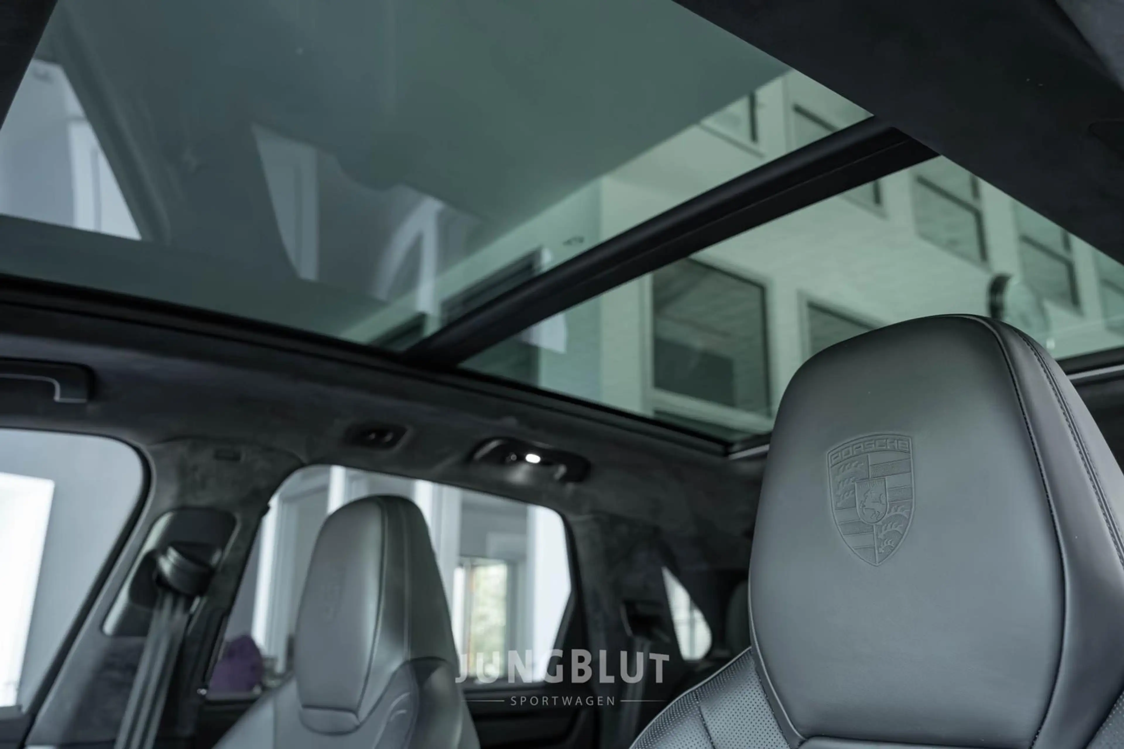 Porsche Cayenne Turbo PANO + APPROVED 04/28 + STANDHEIZUNG +AHK + — photo 13