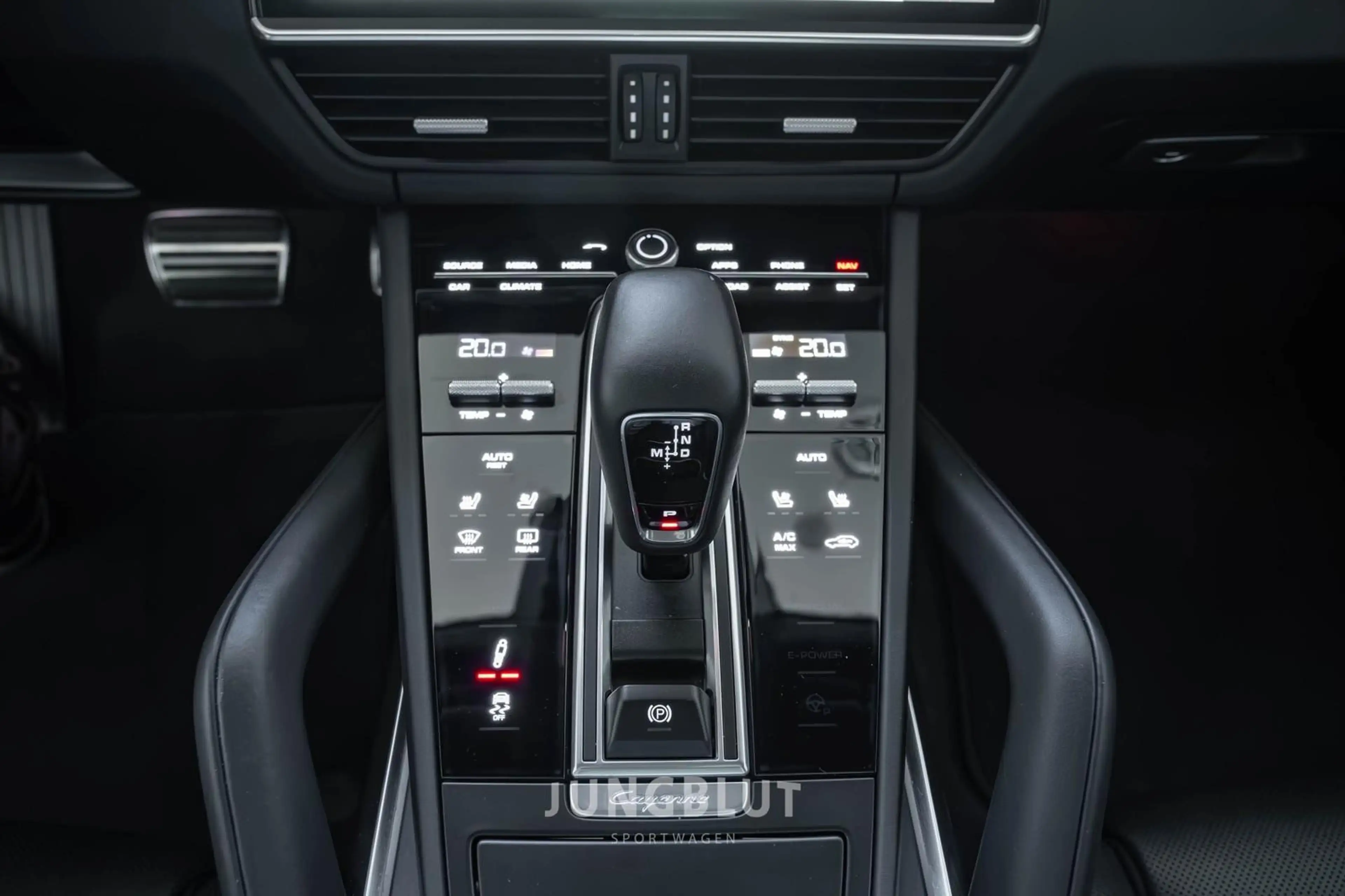 Porsche Cayenne Turbo PANO + APPROVED 04/28 + STANDHEIZUNG +AHK + — photo 11
