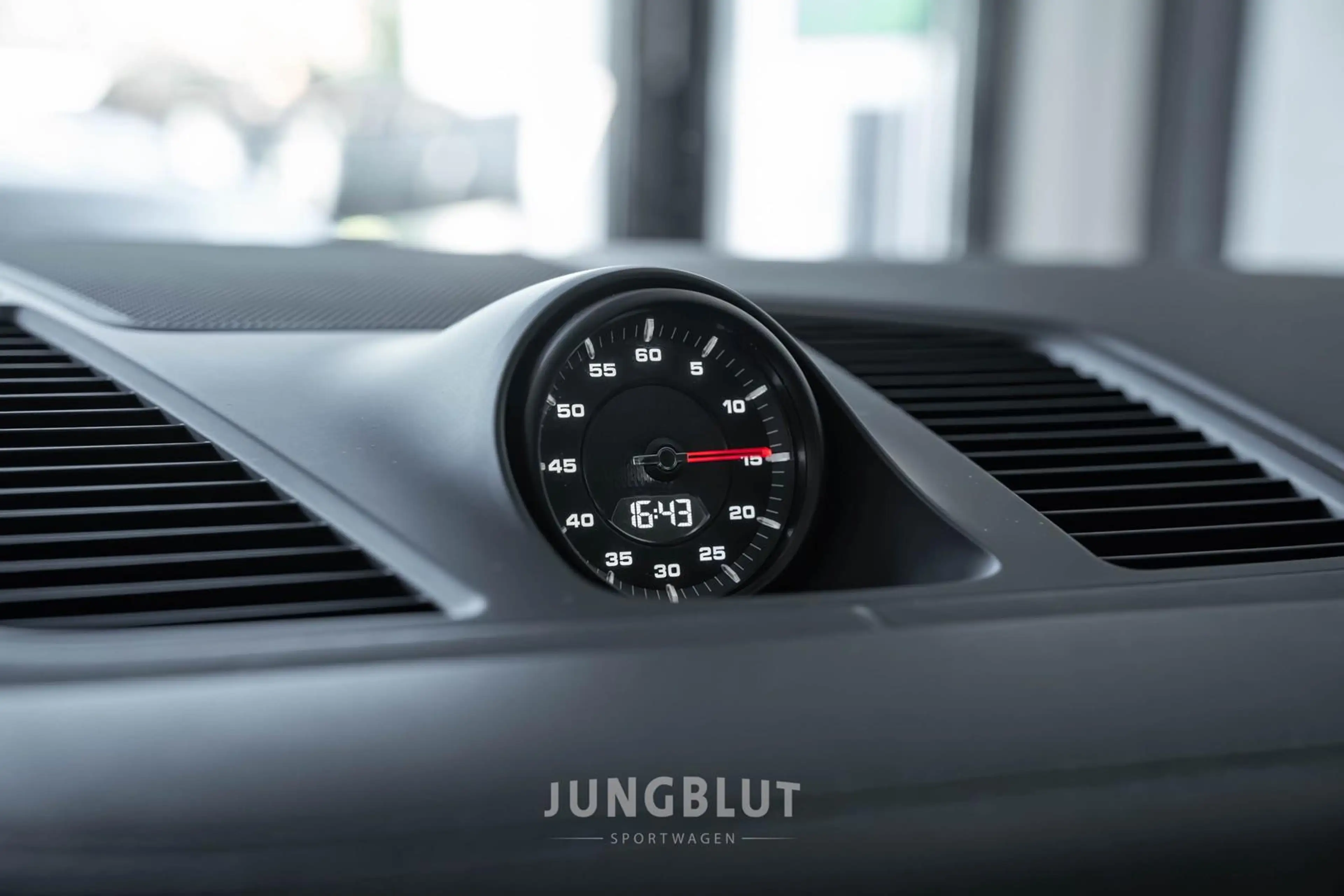 Porsche Cayenne Turbo PANO + APPROVED 04/28 + STANDHEIZUNG +AHK + — photo 12