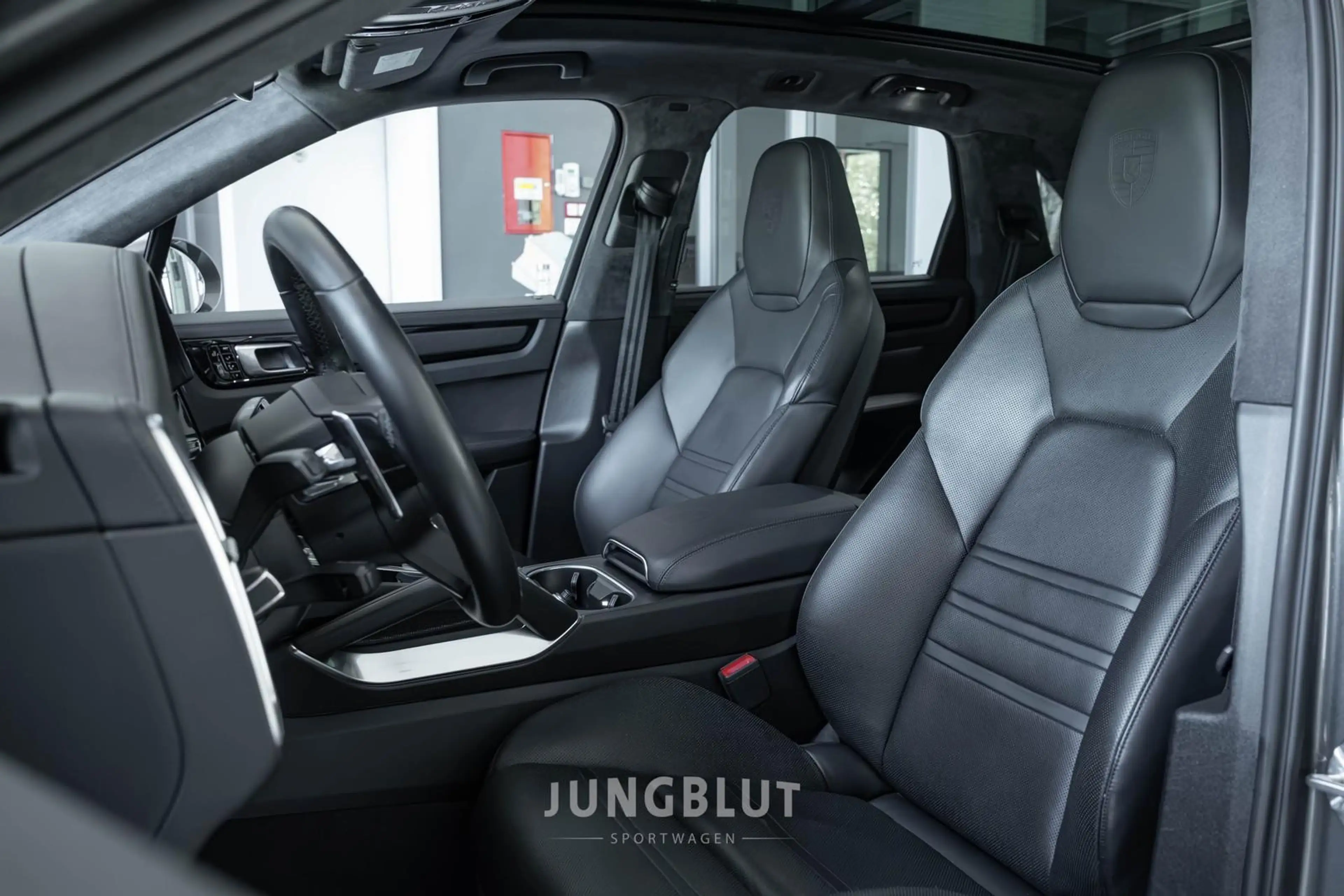 Porsche Cayenne Turbo PANO + APPROVED 04/28 + STANDHEIZUNG +AHK + — photo 7