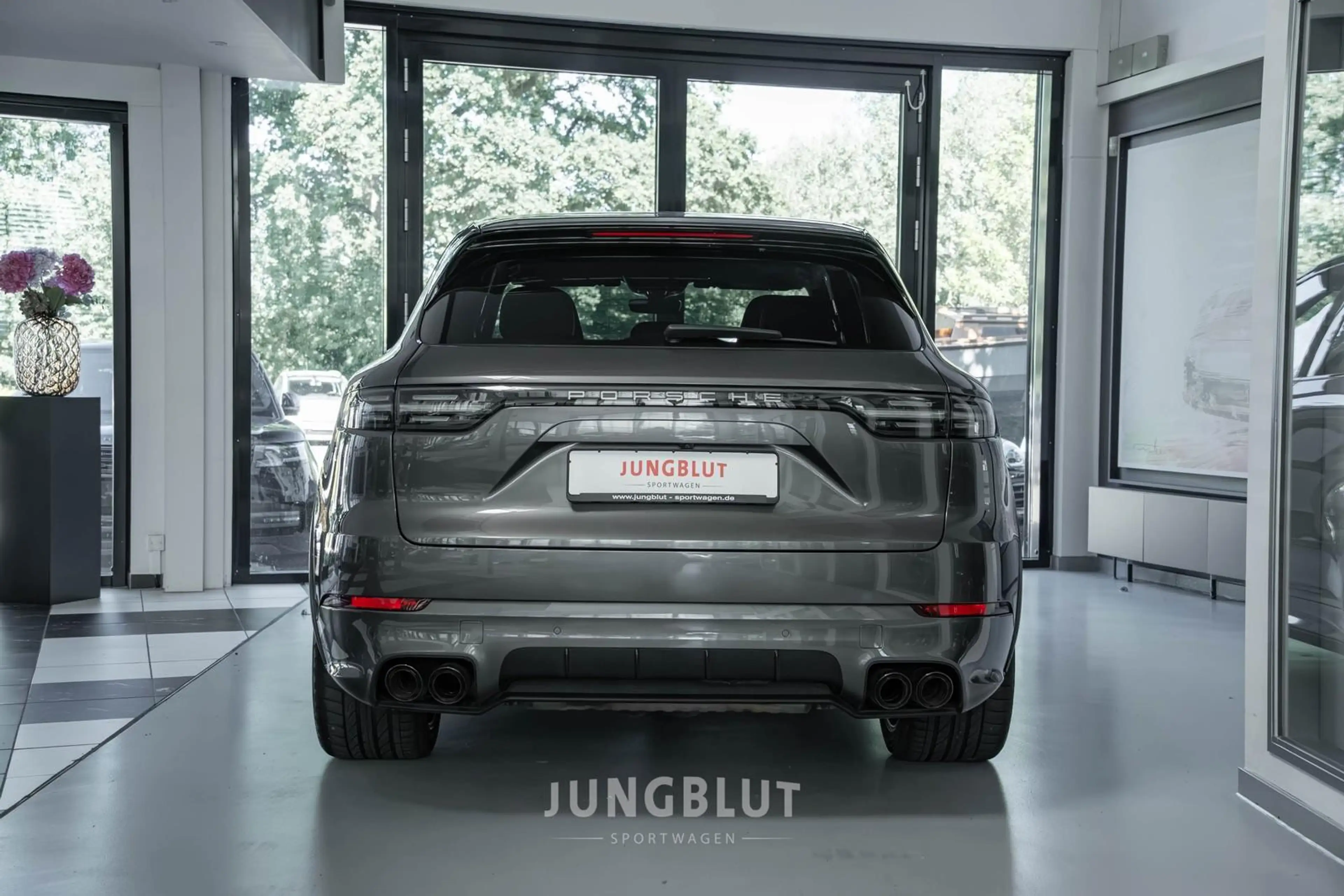 Porsche Cayenne Turbo PANO + APPROVED 04/28 + STANDHEIZUNG +AHK + — photo 4