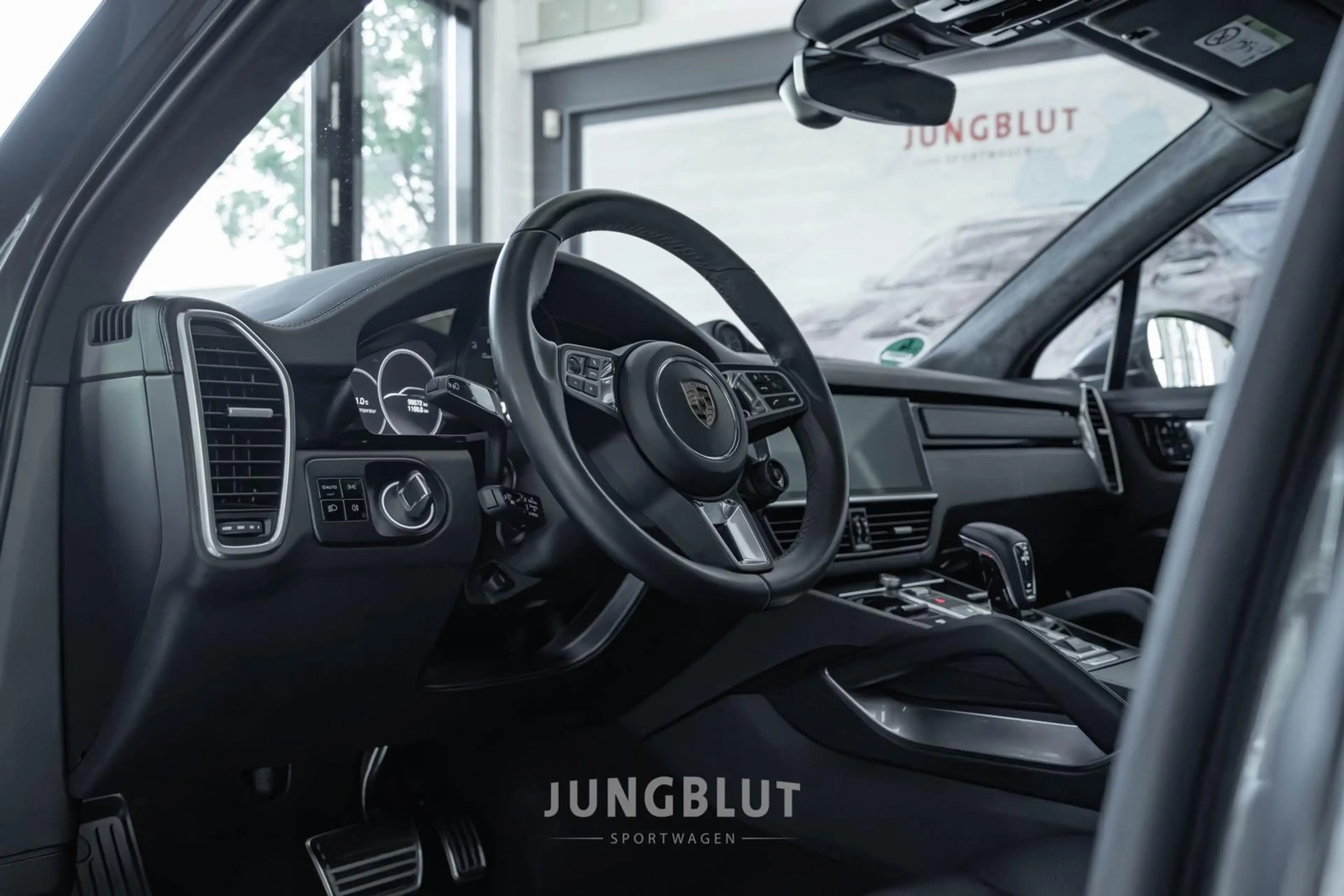 Porsche Cayenne Turbo PANO + APPROVED 04/28 + STANDHEIZUNG +AHK + — photo 5
