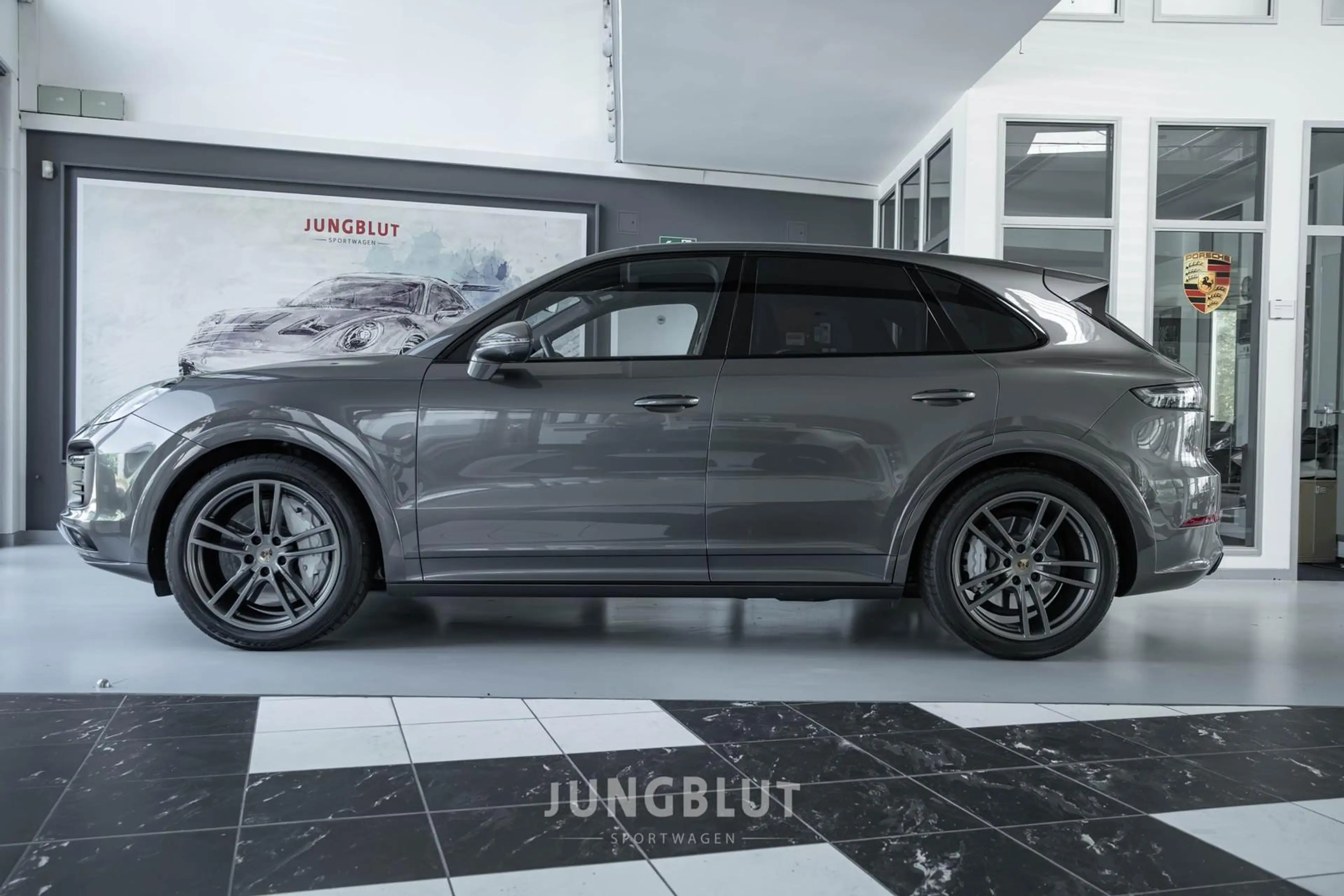 Porsche Cayenne Turbo PANO + APPROVED 04/28 + STANDHEIZUNG +AHK + — photo 2