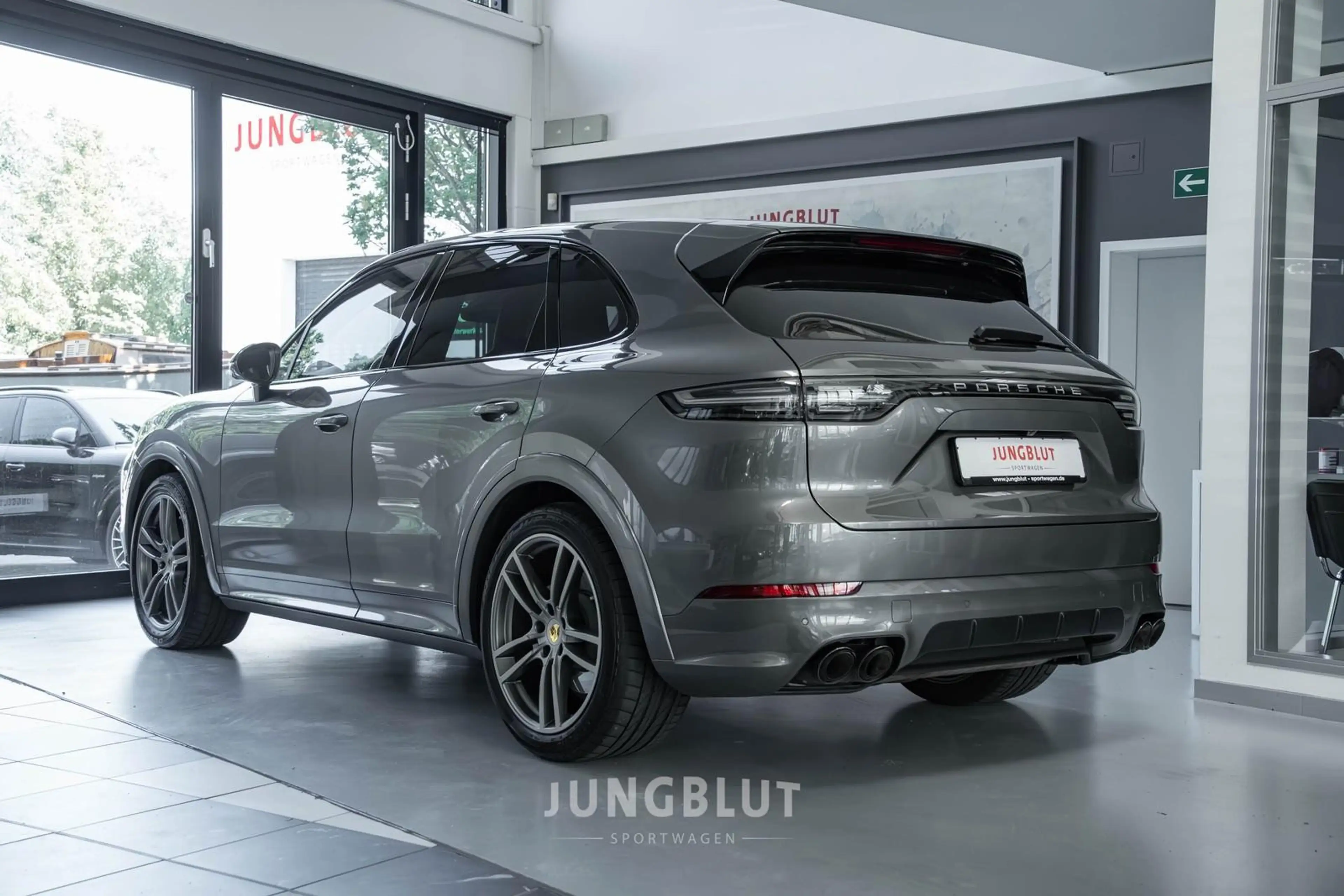 Porsche Cayenne Turbo PANO + APPROVED 04/28 + STANDHEIZUNG +AHK + — photo 3