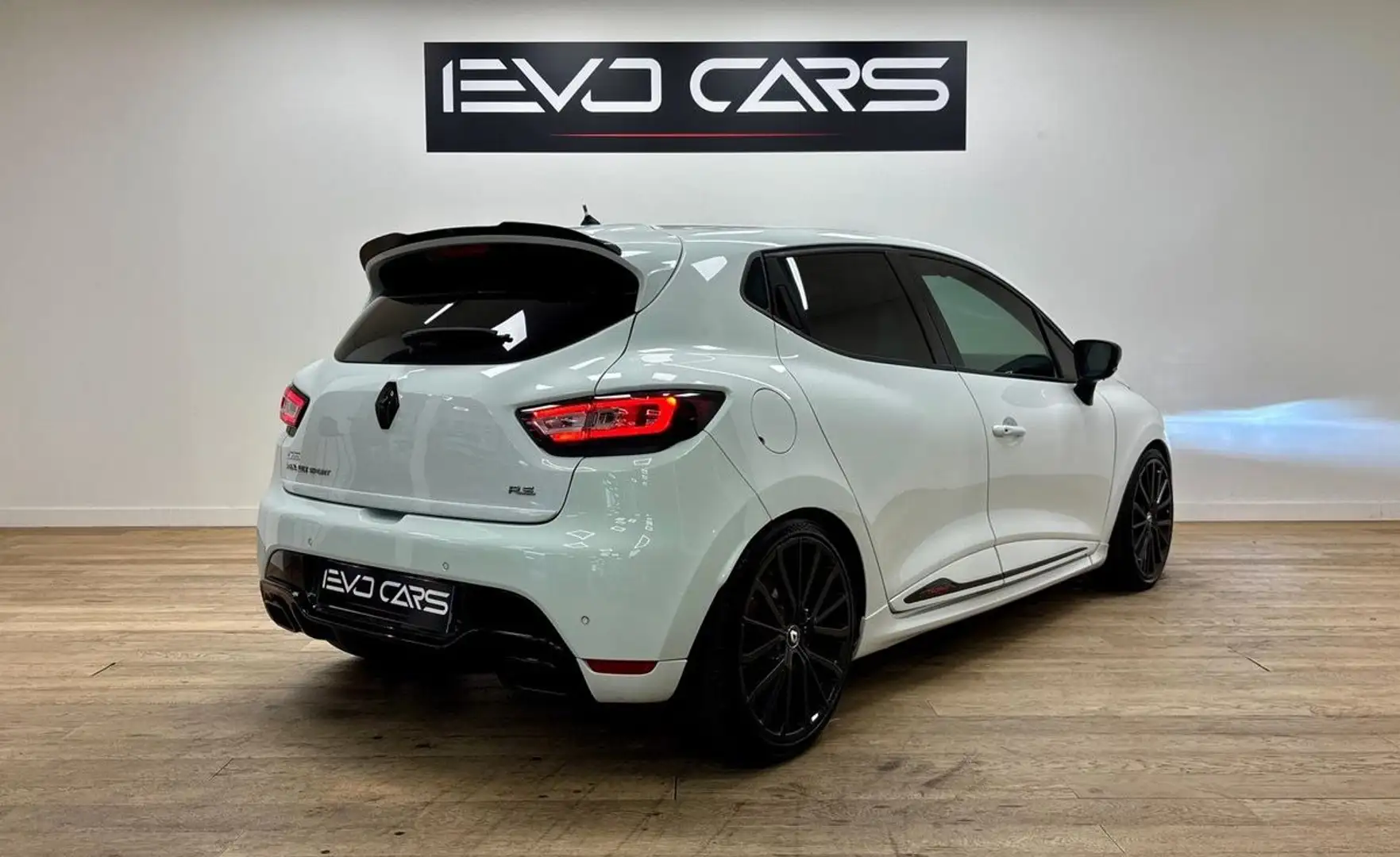 Renault Clio 4 RS 1.6 220 ch EDC Black Pack / Cuir / RS Monitor / Caméra / BOSE Wit - 2