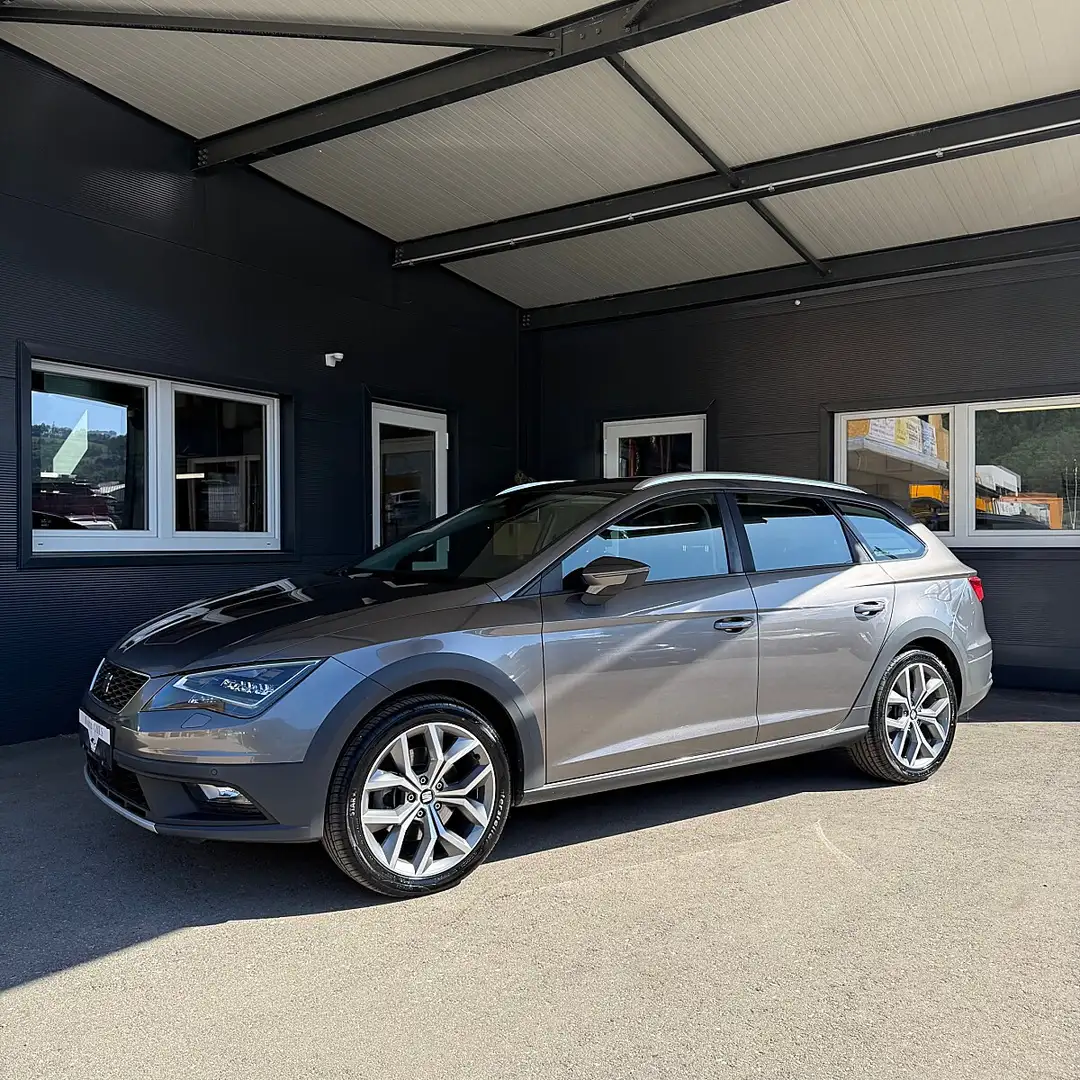 SEAT Leon ST X-Perience 2,0 TDI CR 4Drive DSG Grau - 2