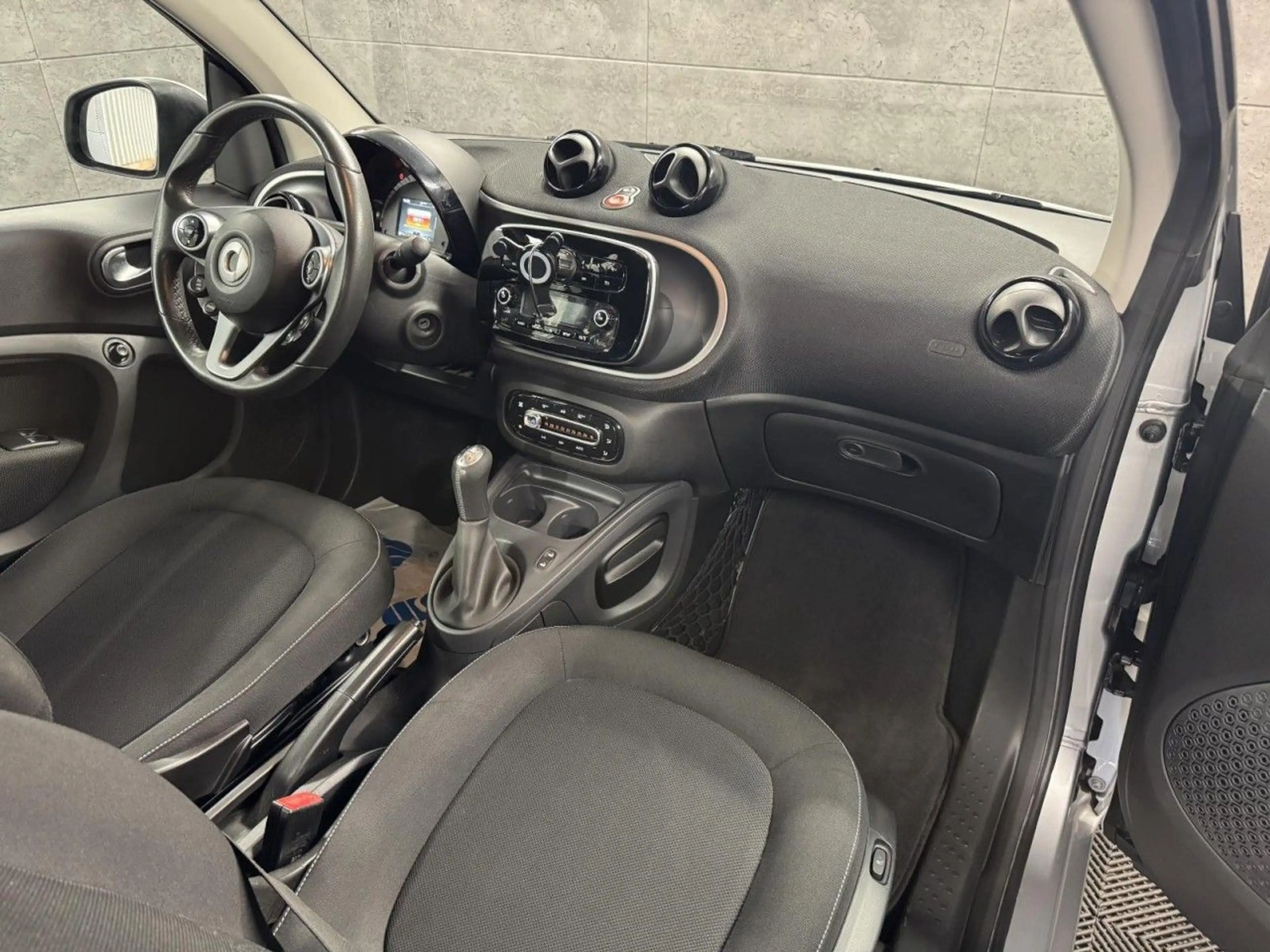 smart forTwo 1.0 cabrio Basis Tempomat*SHZ*Alu*Klima* — photo 11