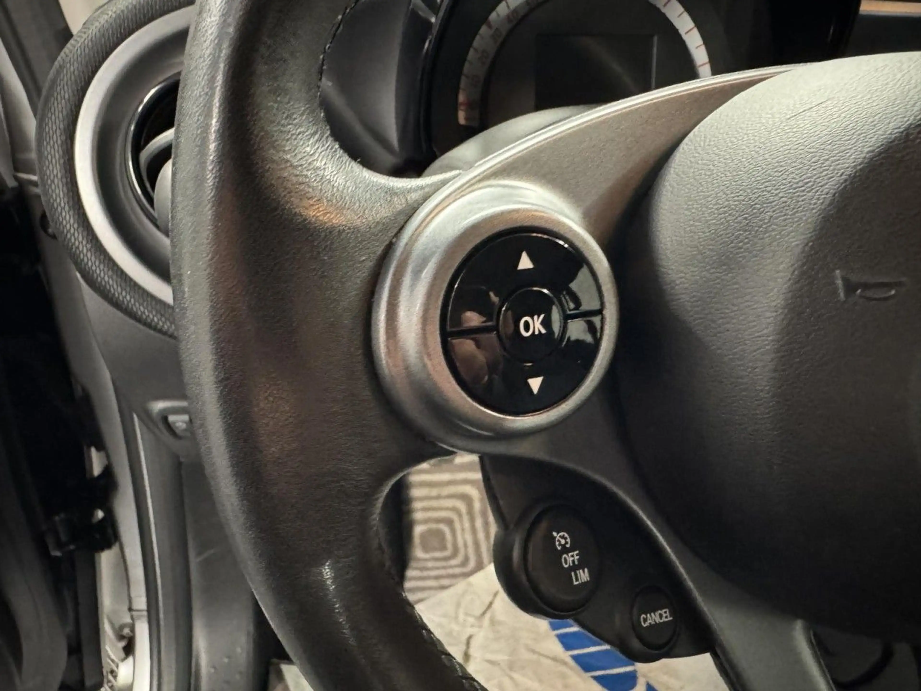 smart forTwo 1.0 cabrio Basis Tempomat*SHZ*Alu*Klima* — photo 14