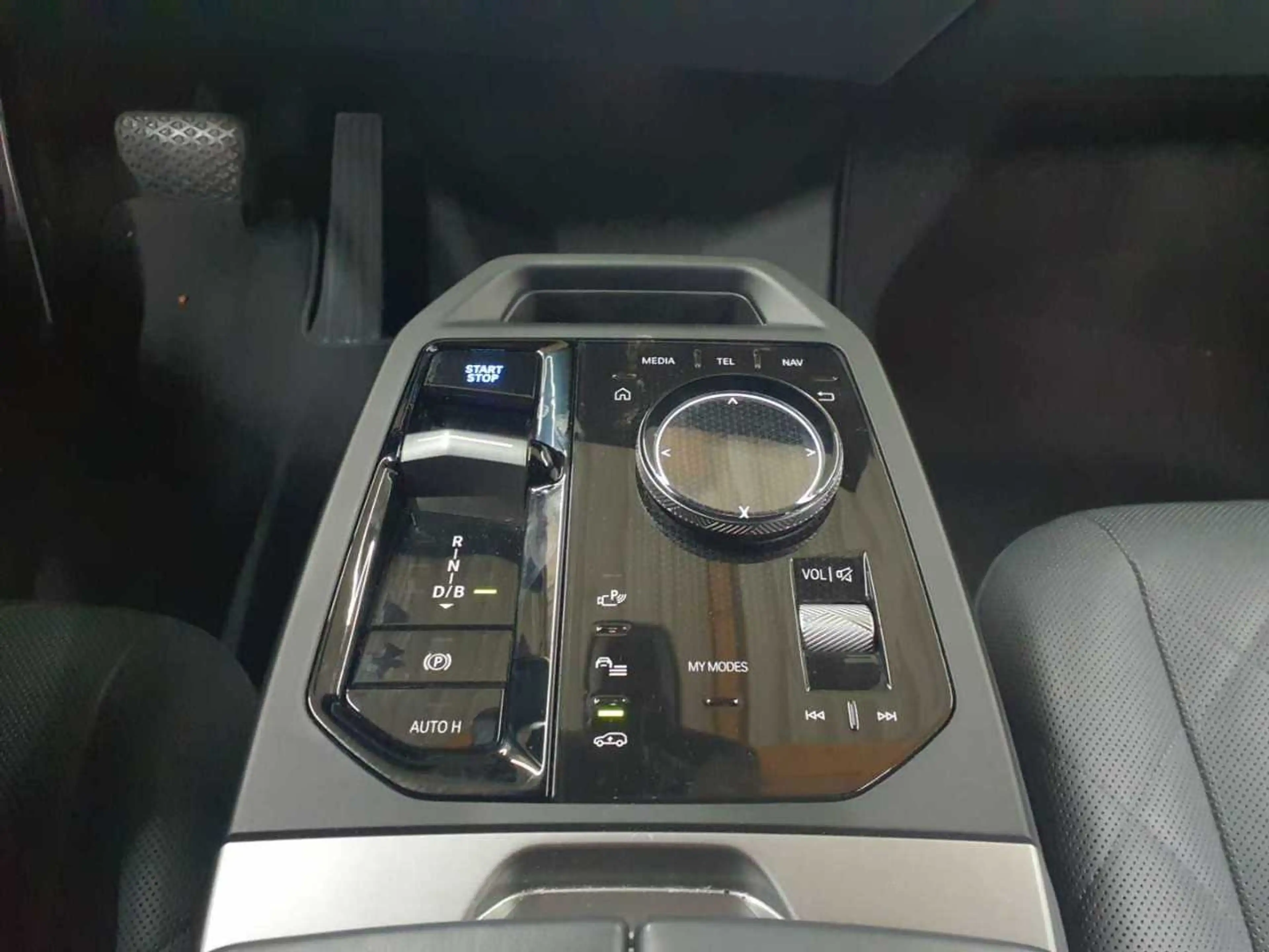 BMW iX iX xDrive50 Laser Sky Lounge H&K AHK 22´ — photo 10