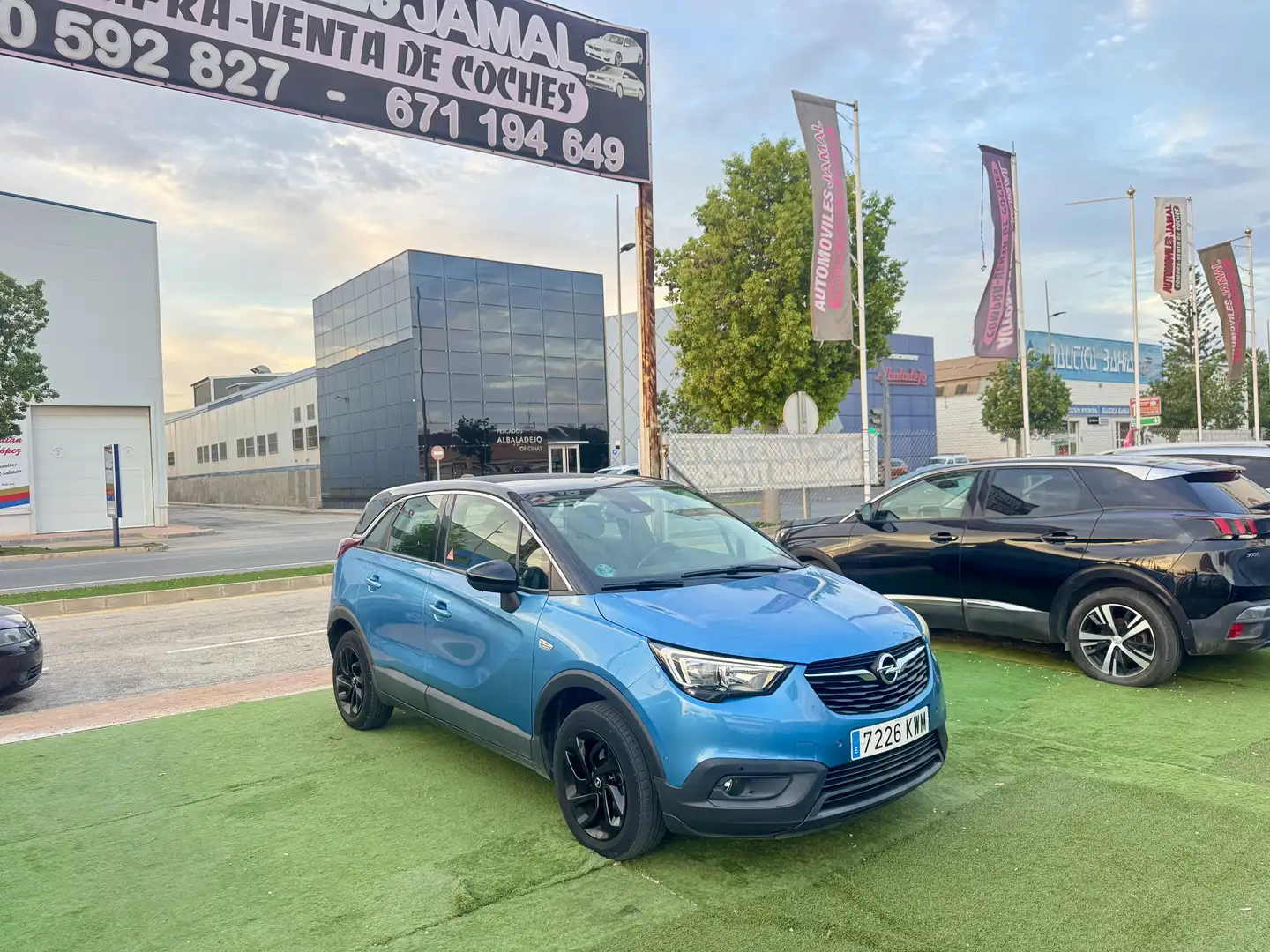 Opel Crossland X 1.2 Design Line - 120 Aniversario 81 - 1