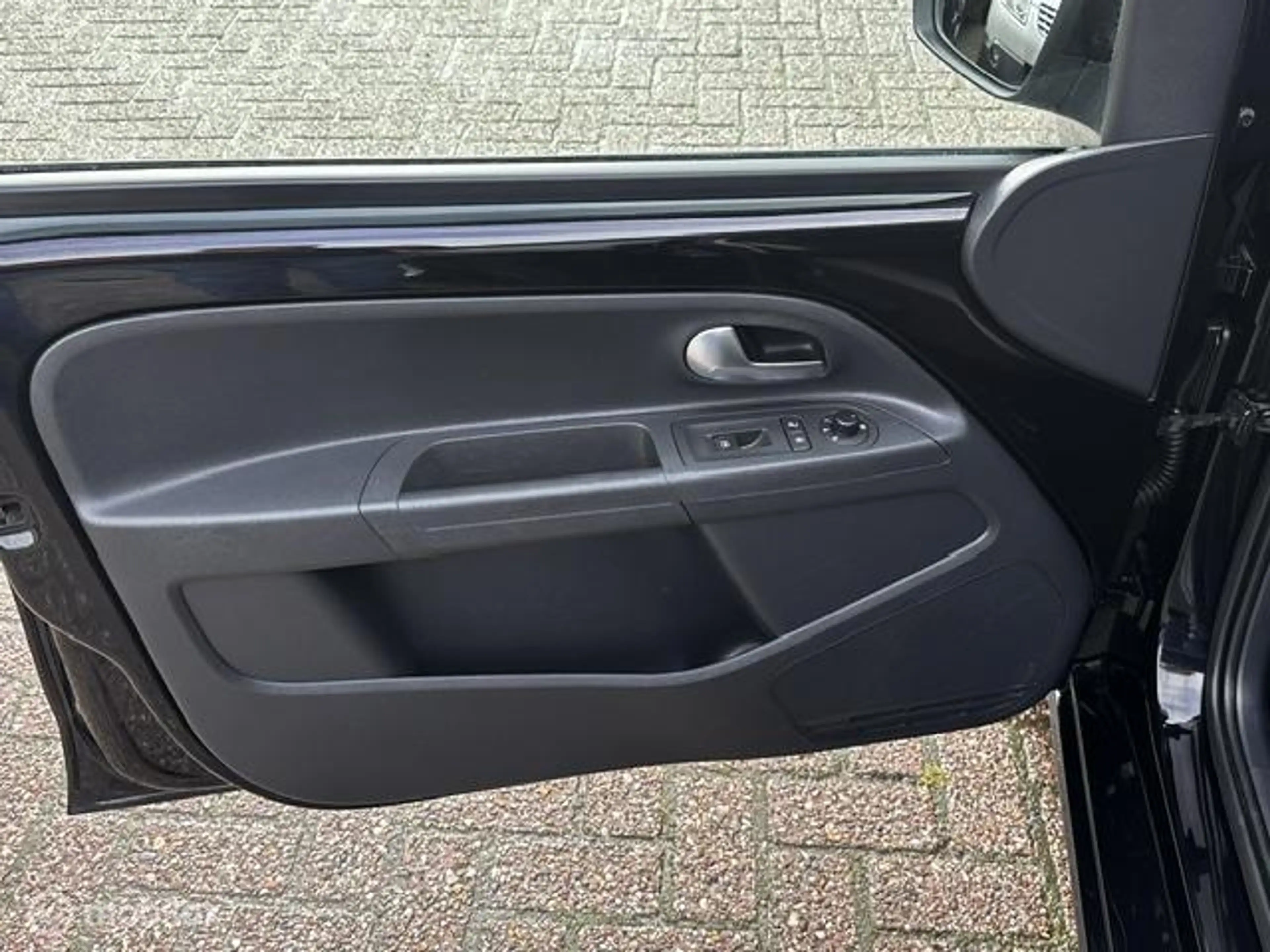 Volkswagen up! 1.0 high up! BlueMotion — photo 13