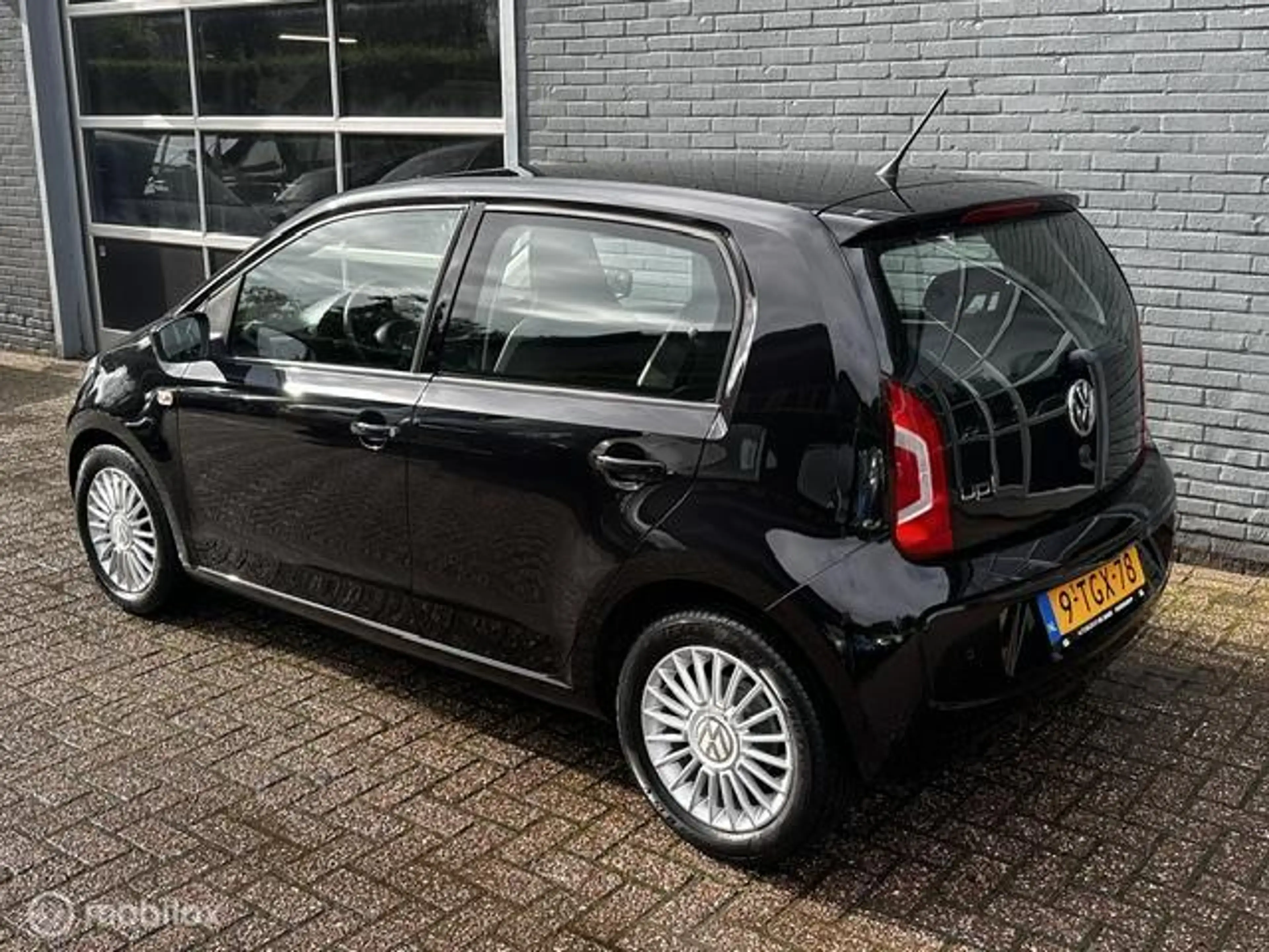 Volkswagen up! 1.0 high up! BlueMotion — photo 3