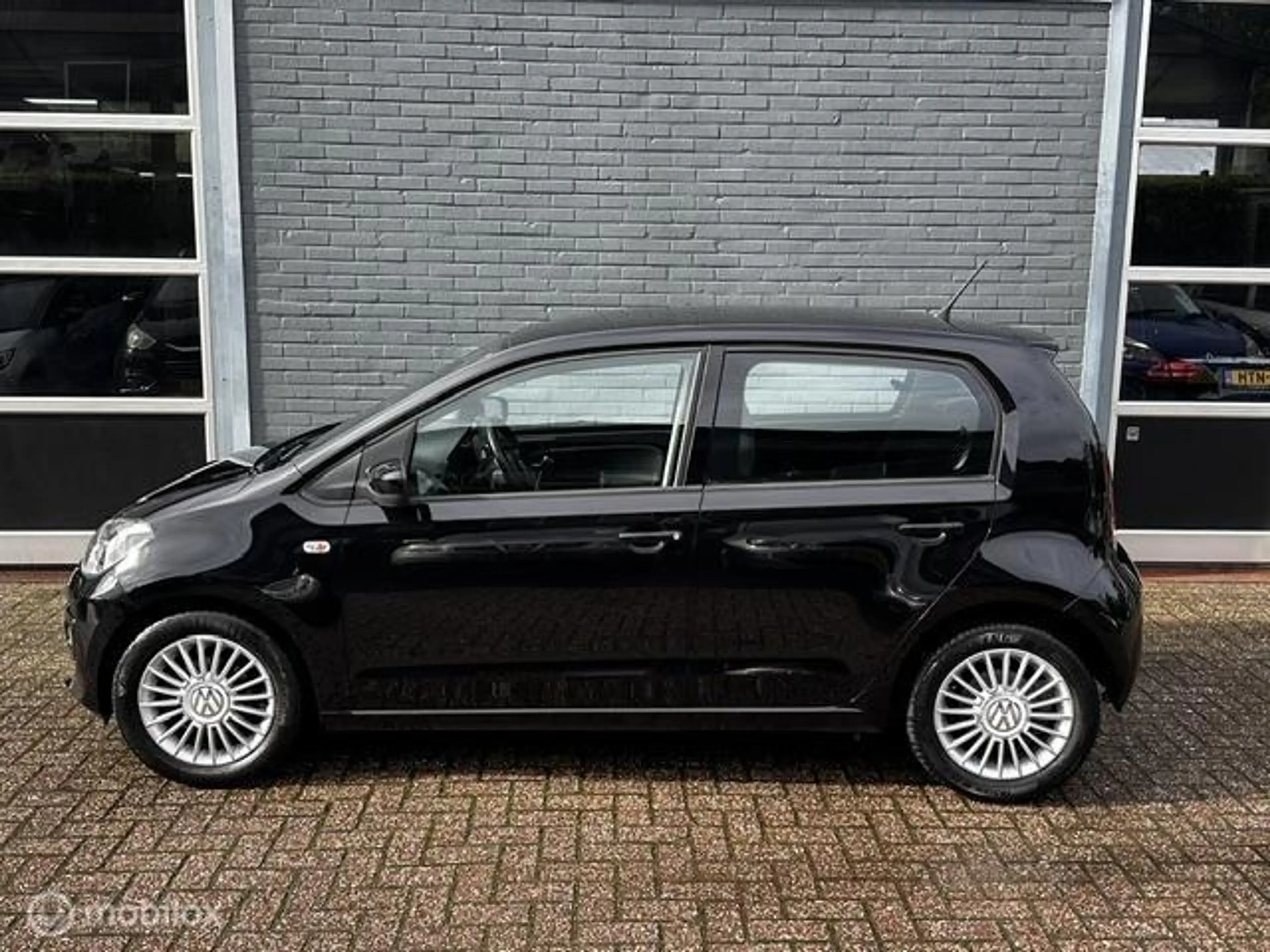 Volkswagen up! 1.0 high up! BlueMotion — photo 2