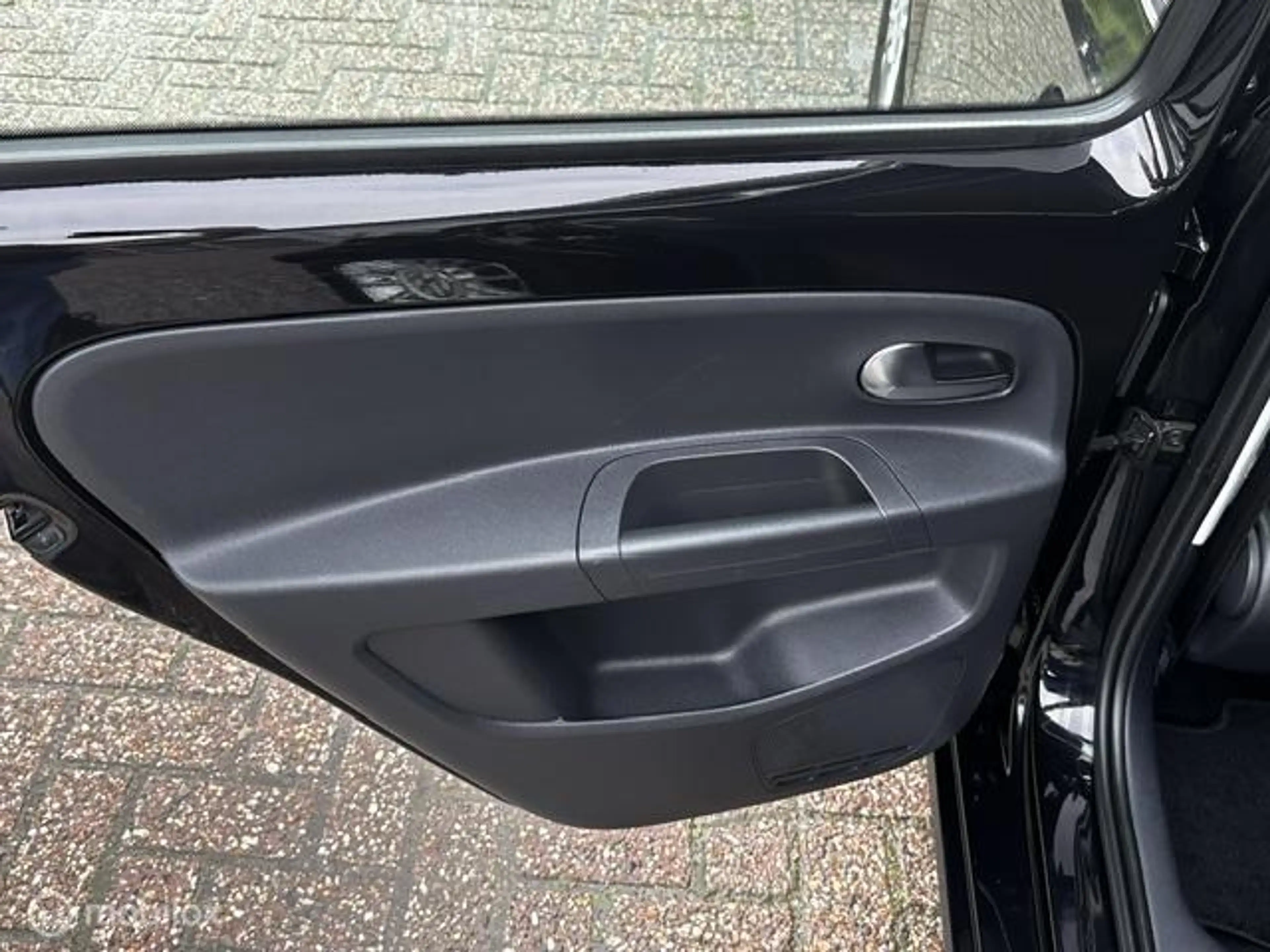 Volkswagen up! 1.0 high up! BlueMotion — photo 14