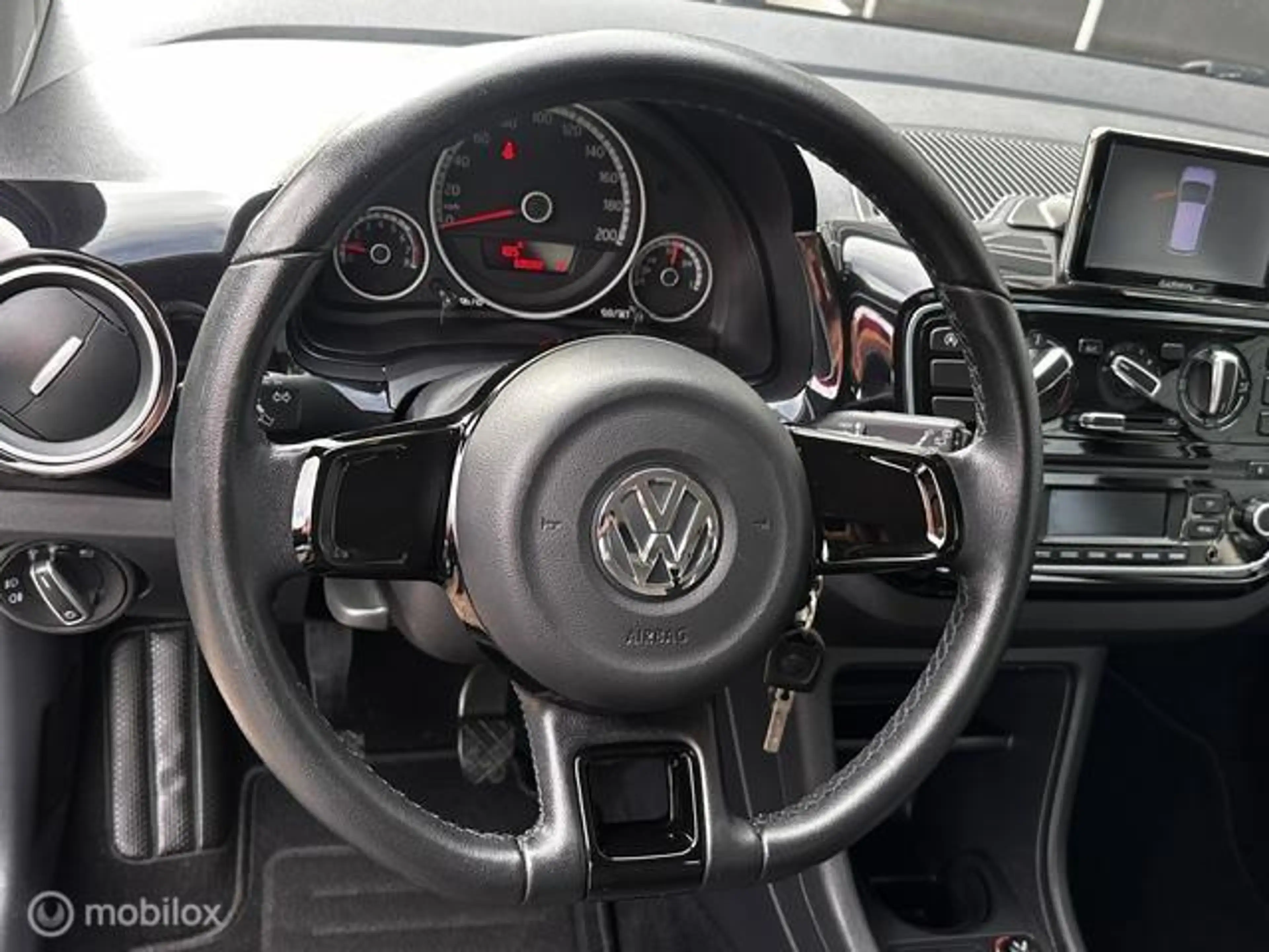 Volkswagen up! 1.0 high up! BlueMotion — photo 4