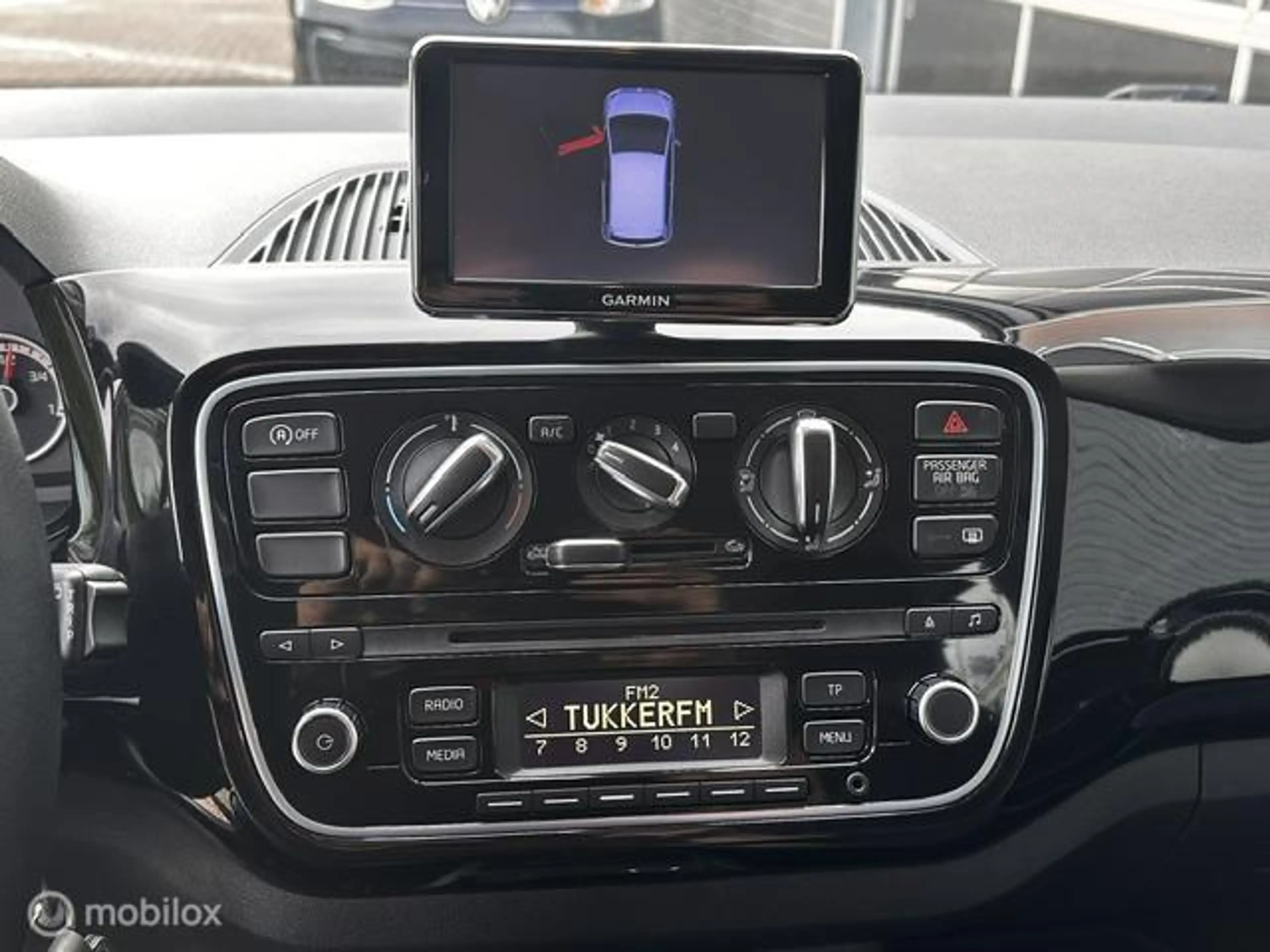 Volkswagen up! 1.0 high up! BlueMotion — photo 8