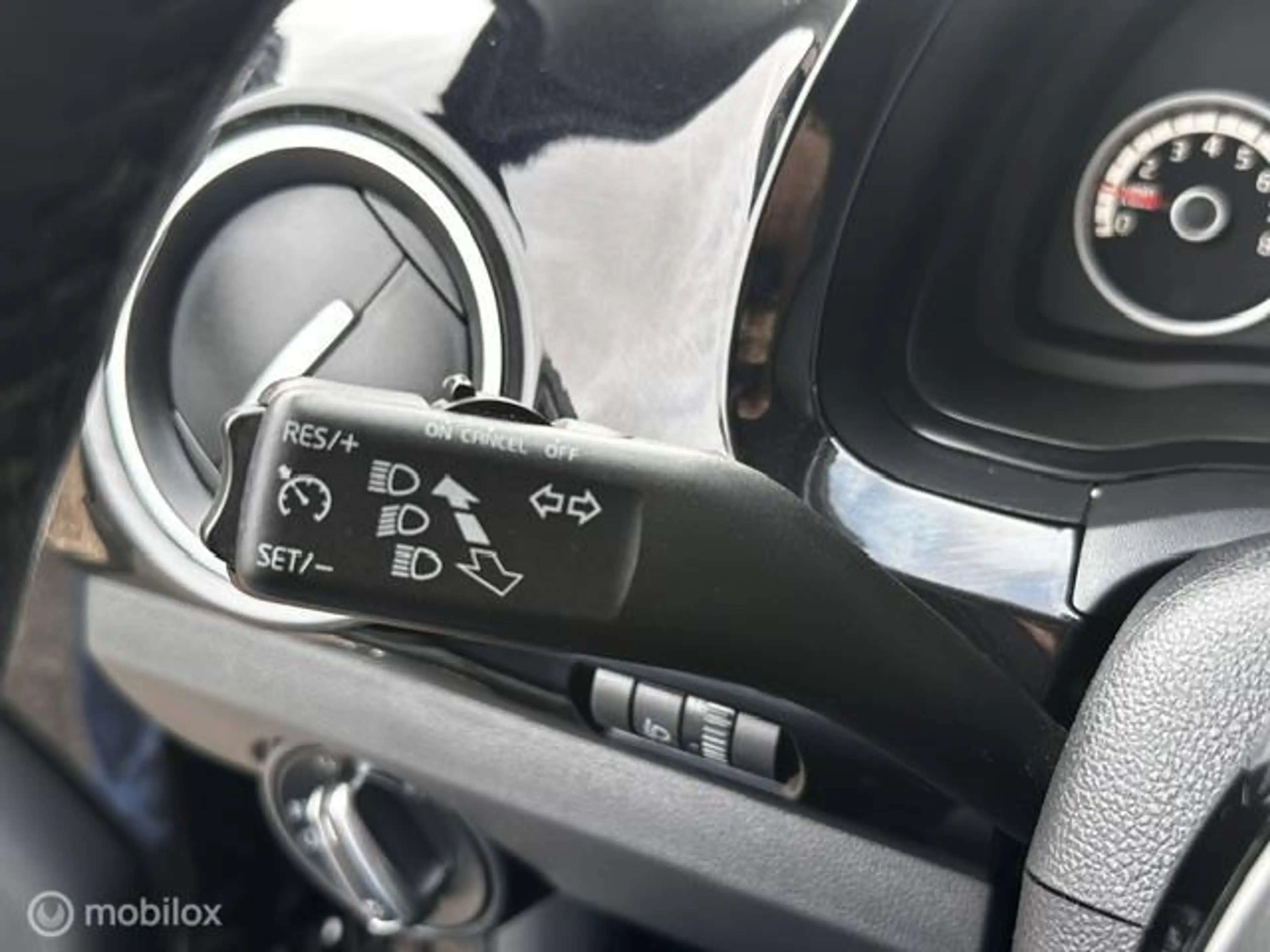 Volkswagen up! 1.0 high up! BlueMotion — photo 11
