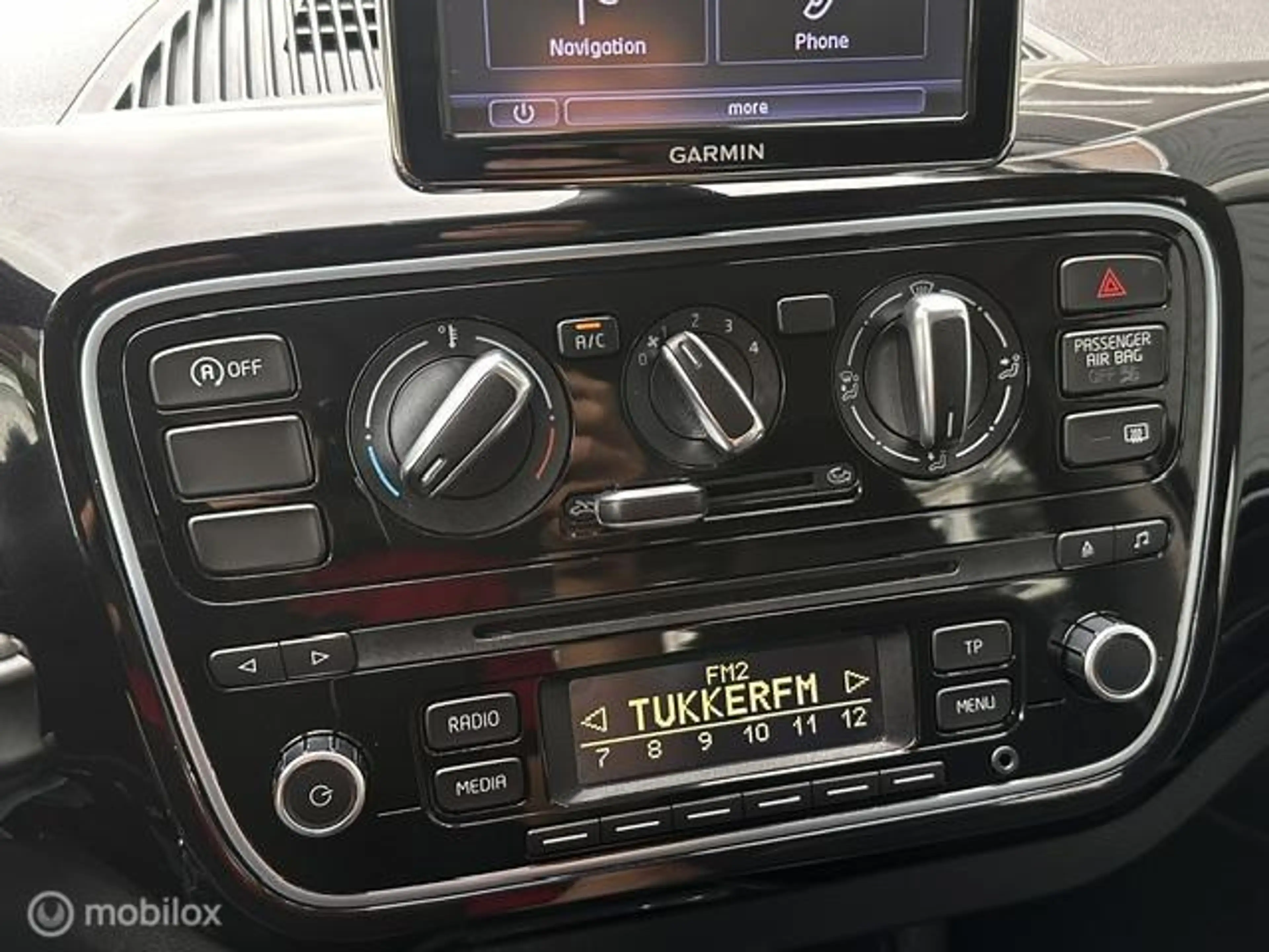 Volkswagen up! 1.0 high up! BlueMotion — photo 9