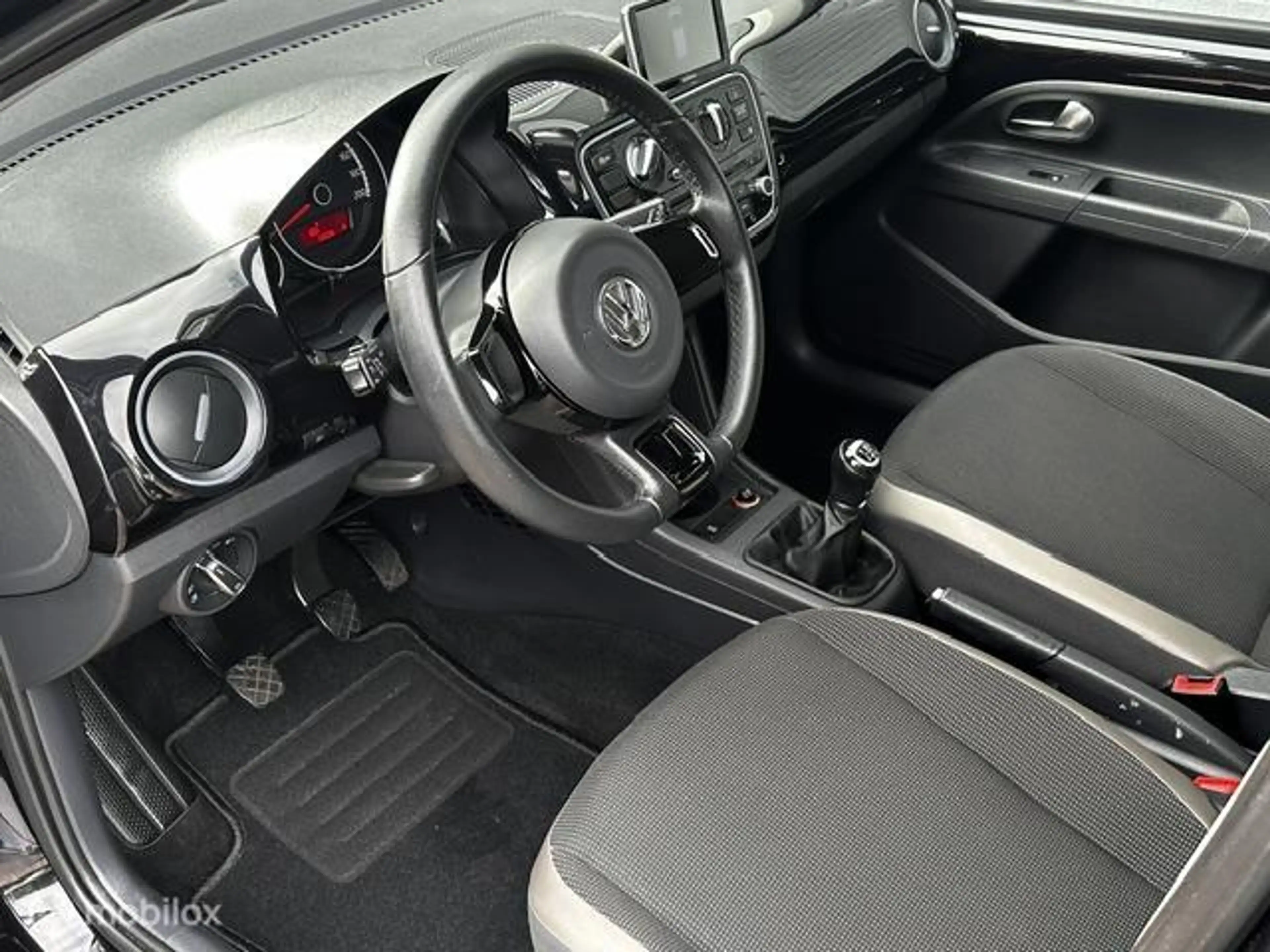 Volkswagen up! 1.0 high up! BlueMotion — photo 6