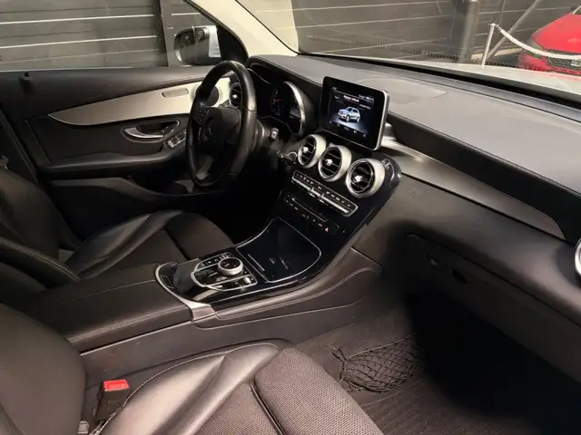 Mercedes-Benz GLC view 12