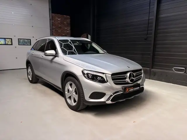 Mercedes-Benz GLC view 3