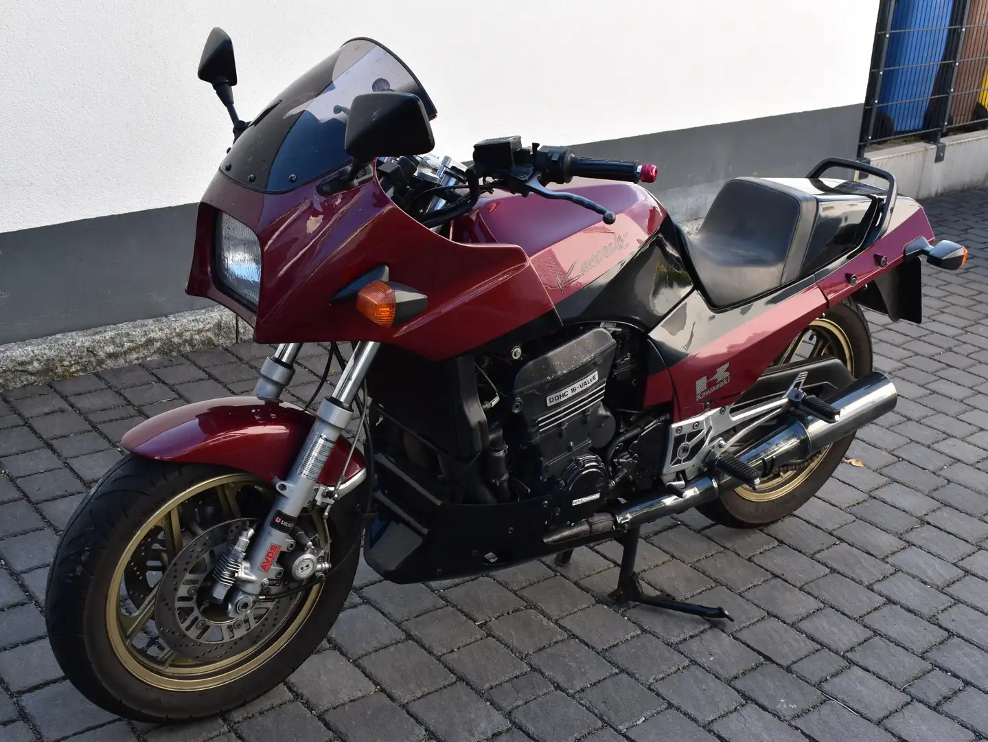 Kawasaki GPZ 900 R Superbike-Umbau mit Sonderlackierung Rouge - 1