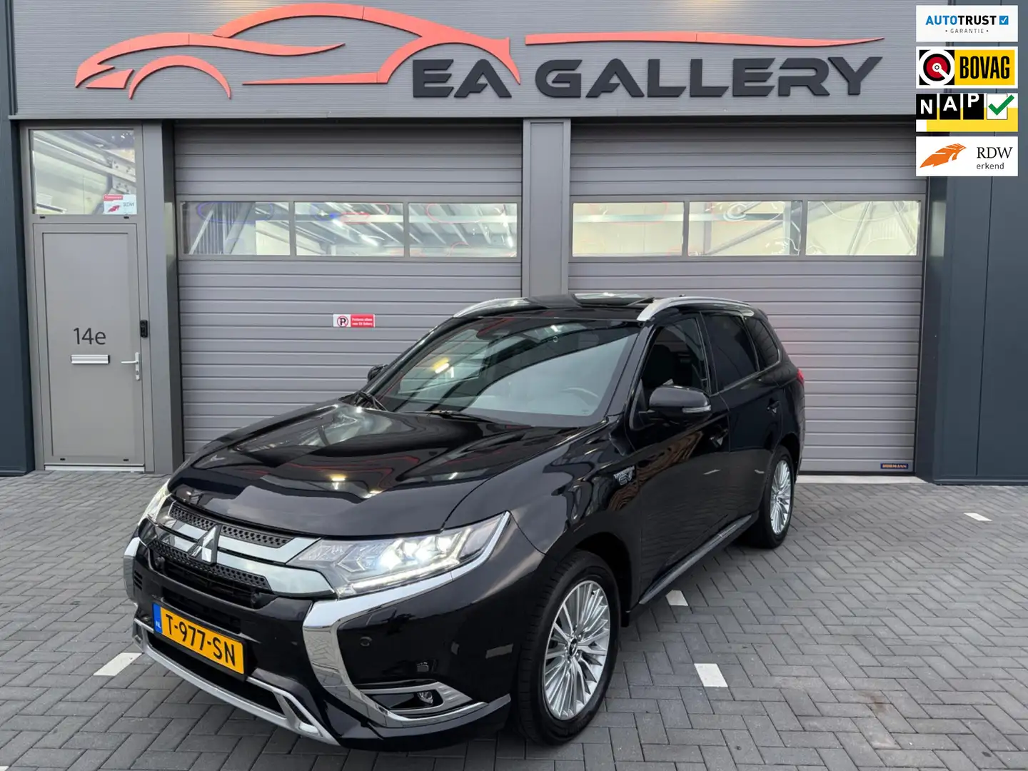 Mitsubishi Outlander 2.4 PHEV S-Edition Black BOMVOL Zwart - 1