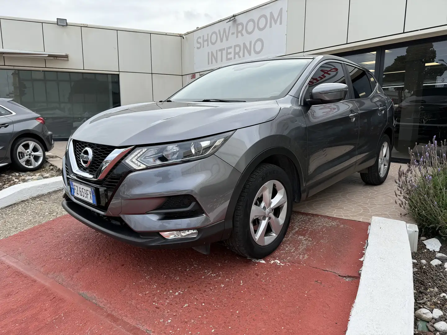 Nissan Qashqai Qashqai 1.5 dci Business 115cv dct Grau - 2