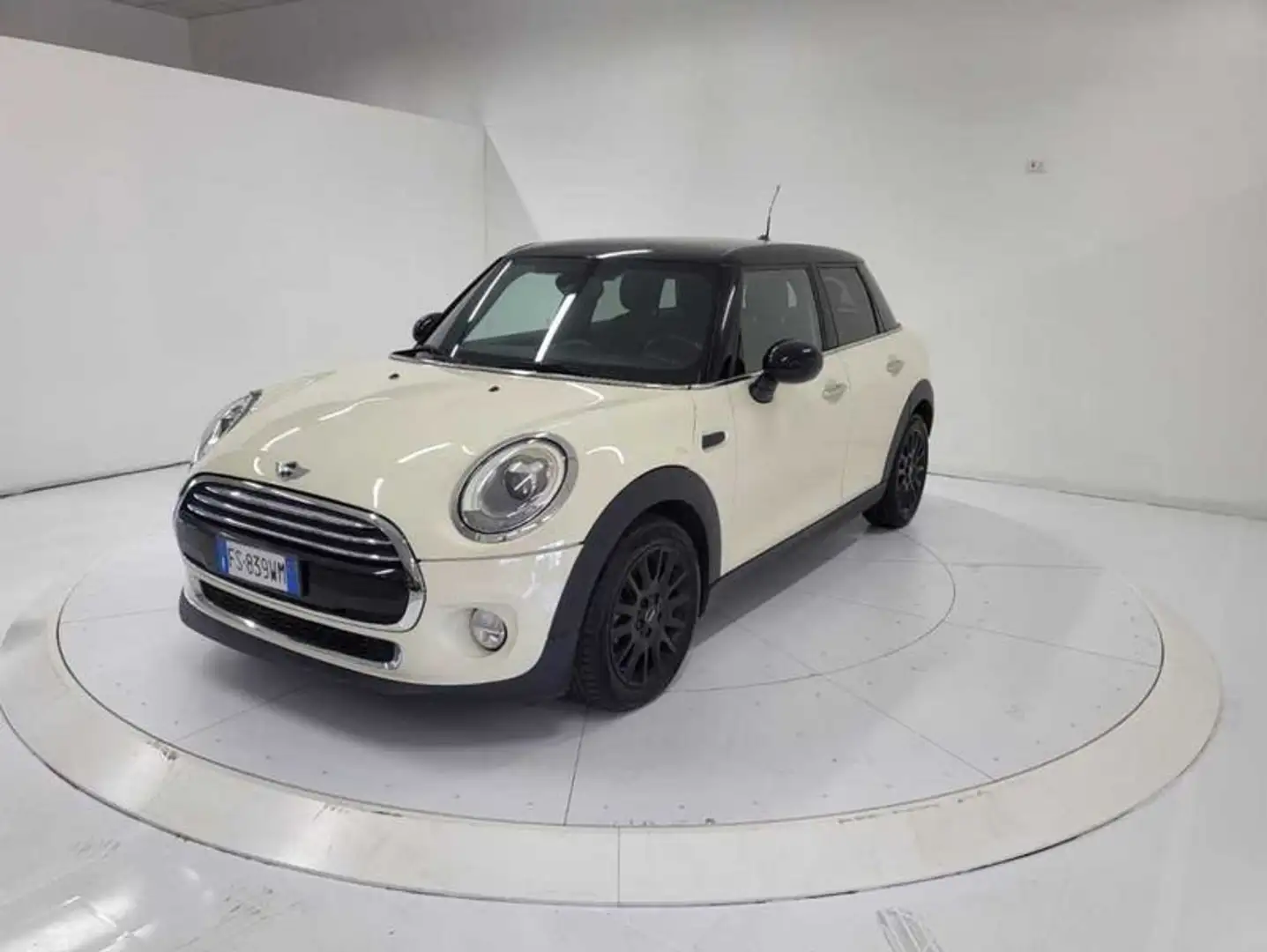 MINI Cooper Mini 1.5 Cooper D 5 porte Weiß - 1