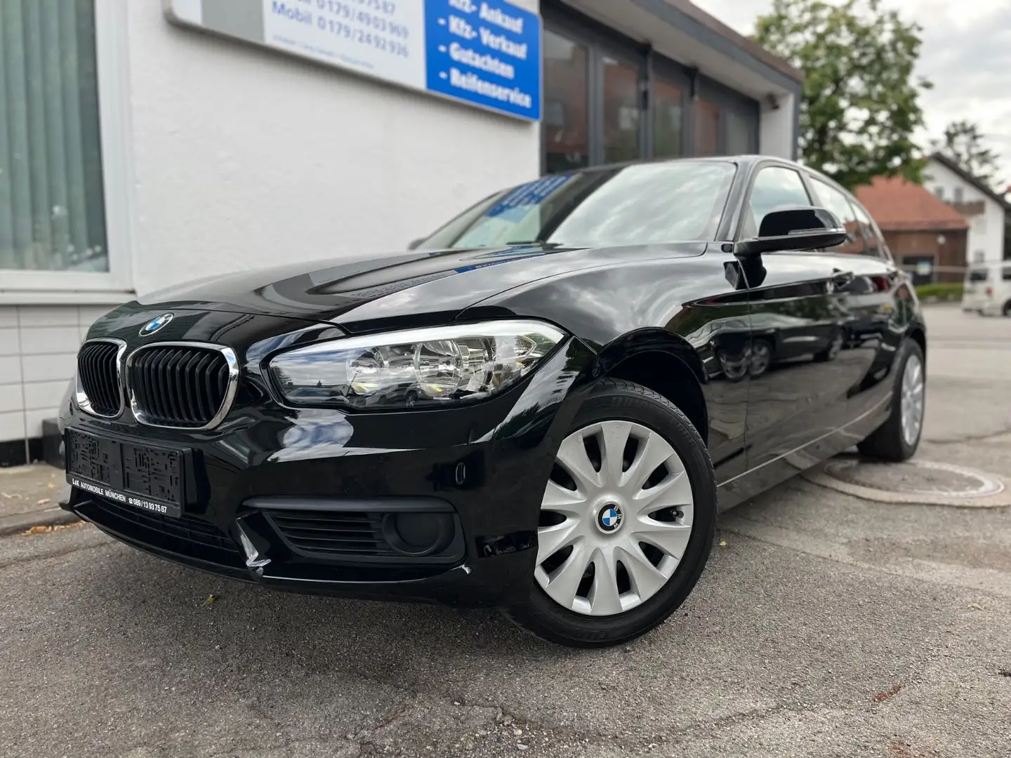 BMW 118 d Aut. 5 trg. Navi + Klimaautomatik Noir - 1