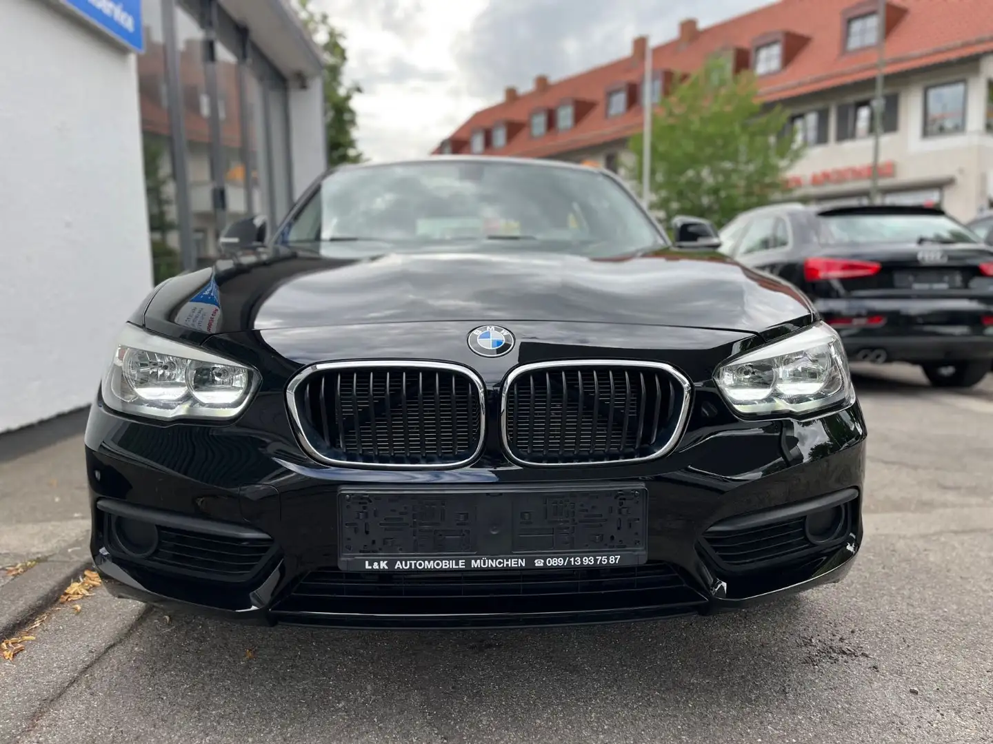 BMW 118 d Aut. 5 trg. Navi + Klimaautomatik Noir - 2
