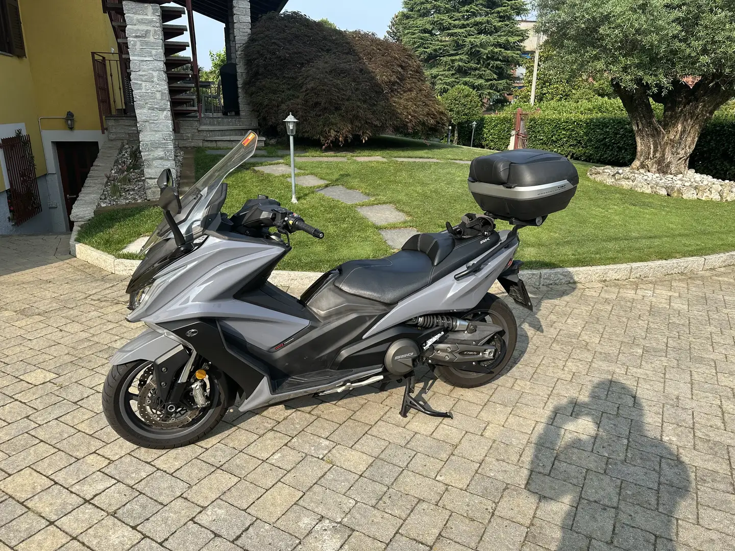 Kymco AK 550 come in foto - 2