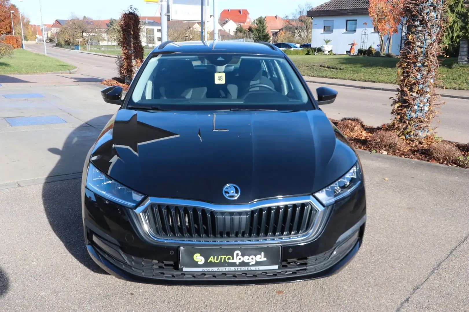 Skoda Octavia Combi Ambition PDC LED SHZ Carplay MFL Schwarz - 2